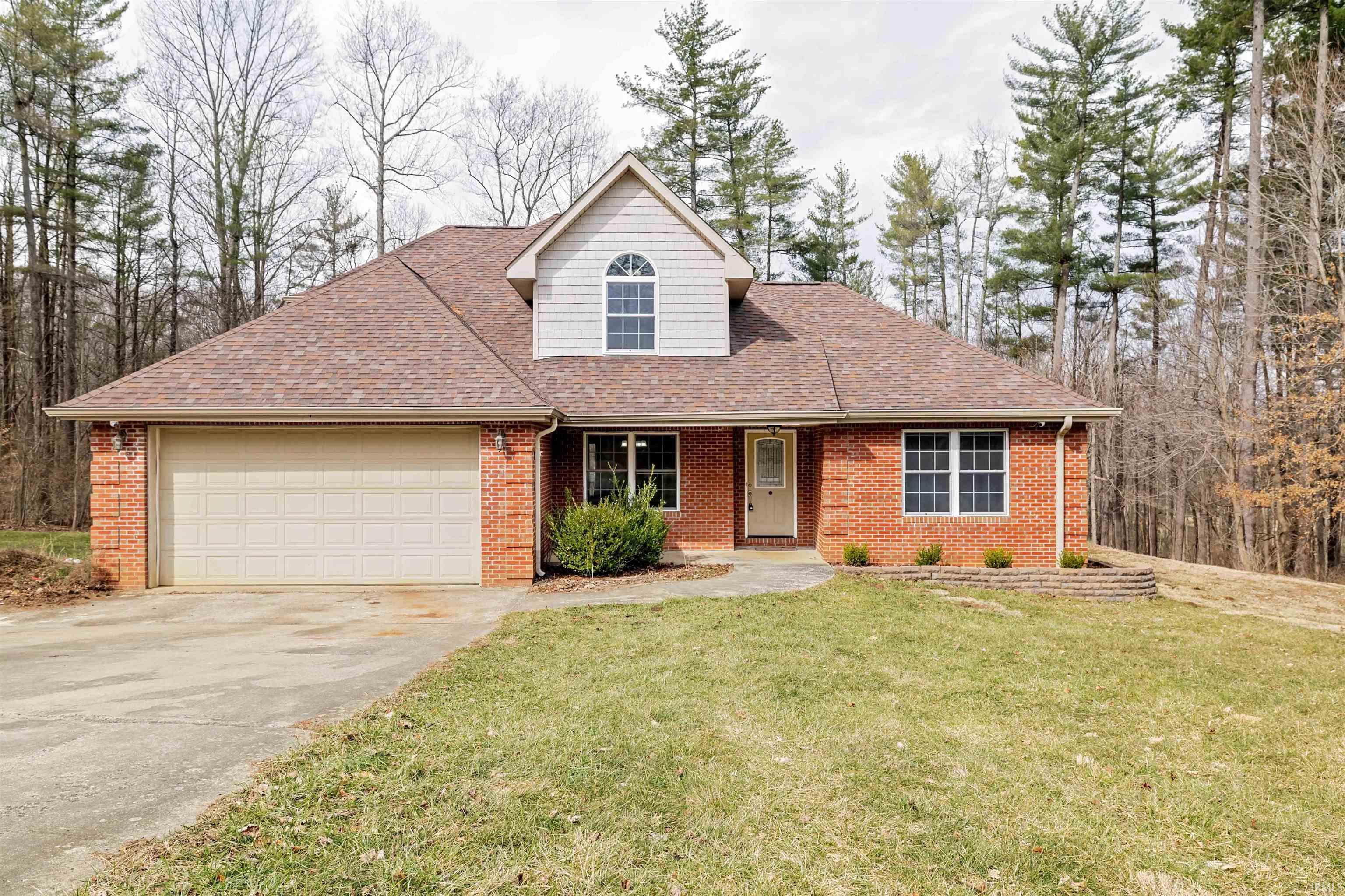 126 White's Pointe