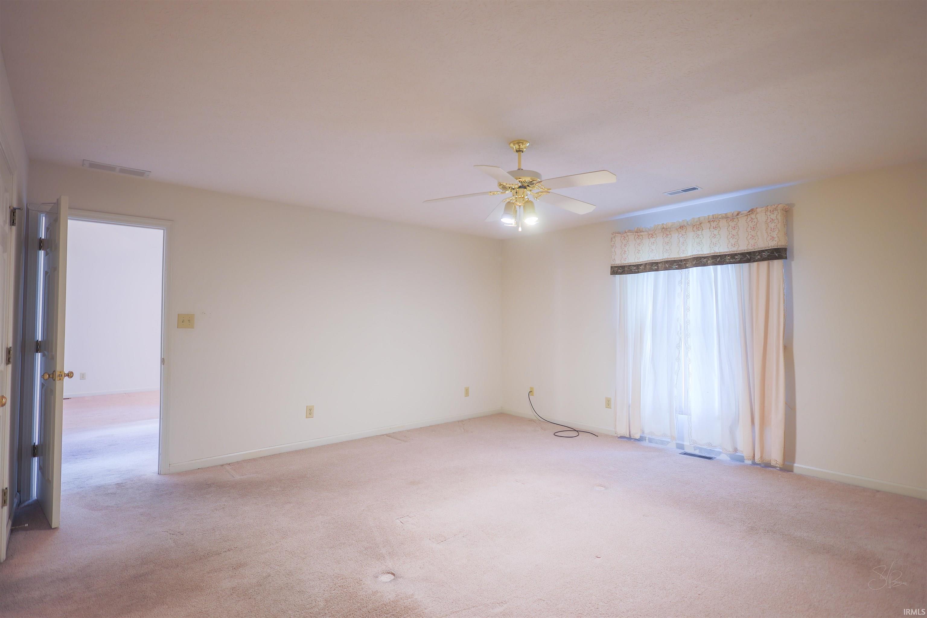 1005 E Sherbrooke Drive