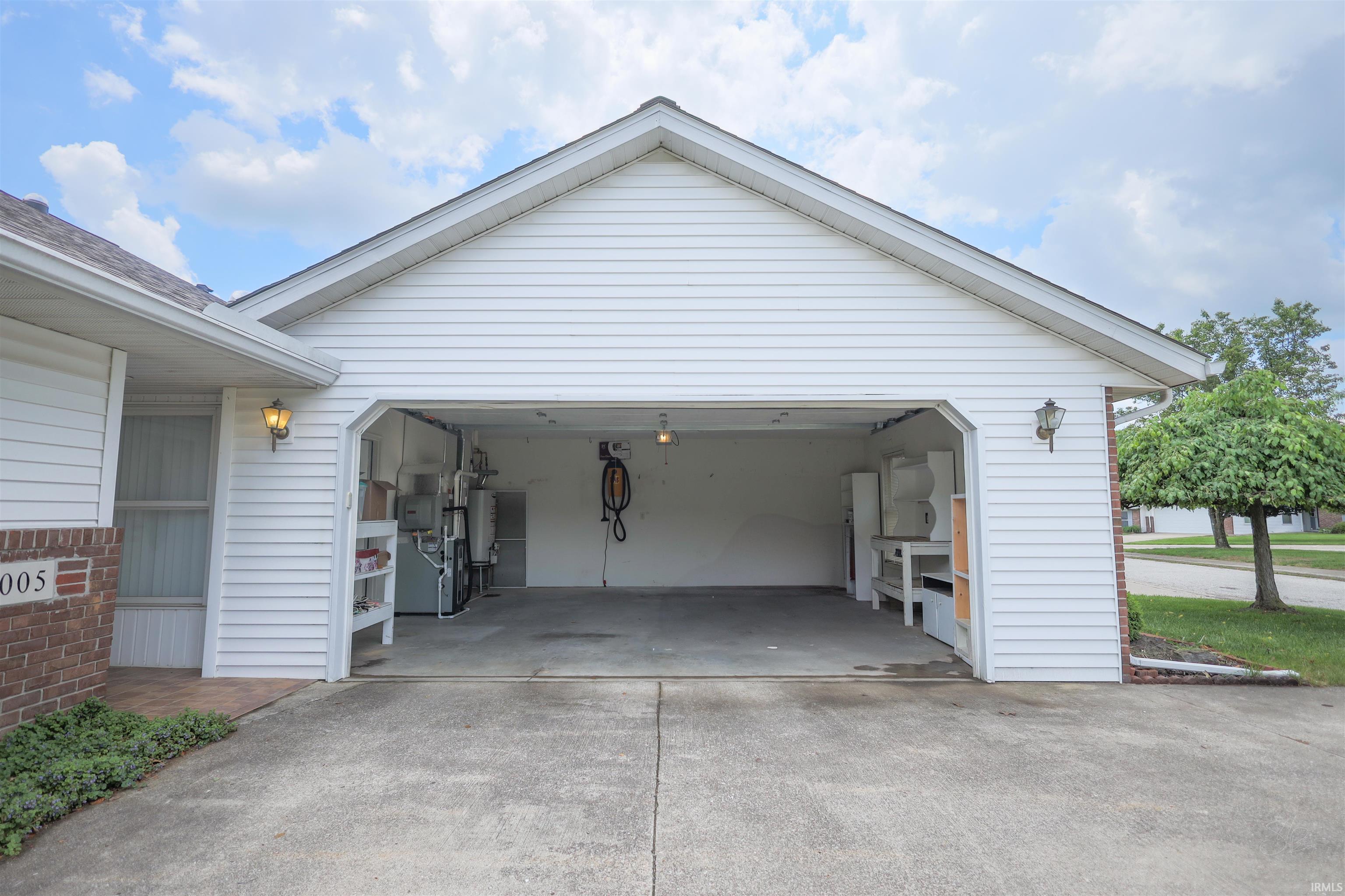 1005 E Sherbrooke Drive