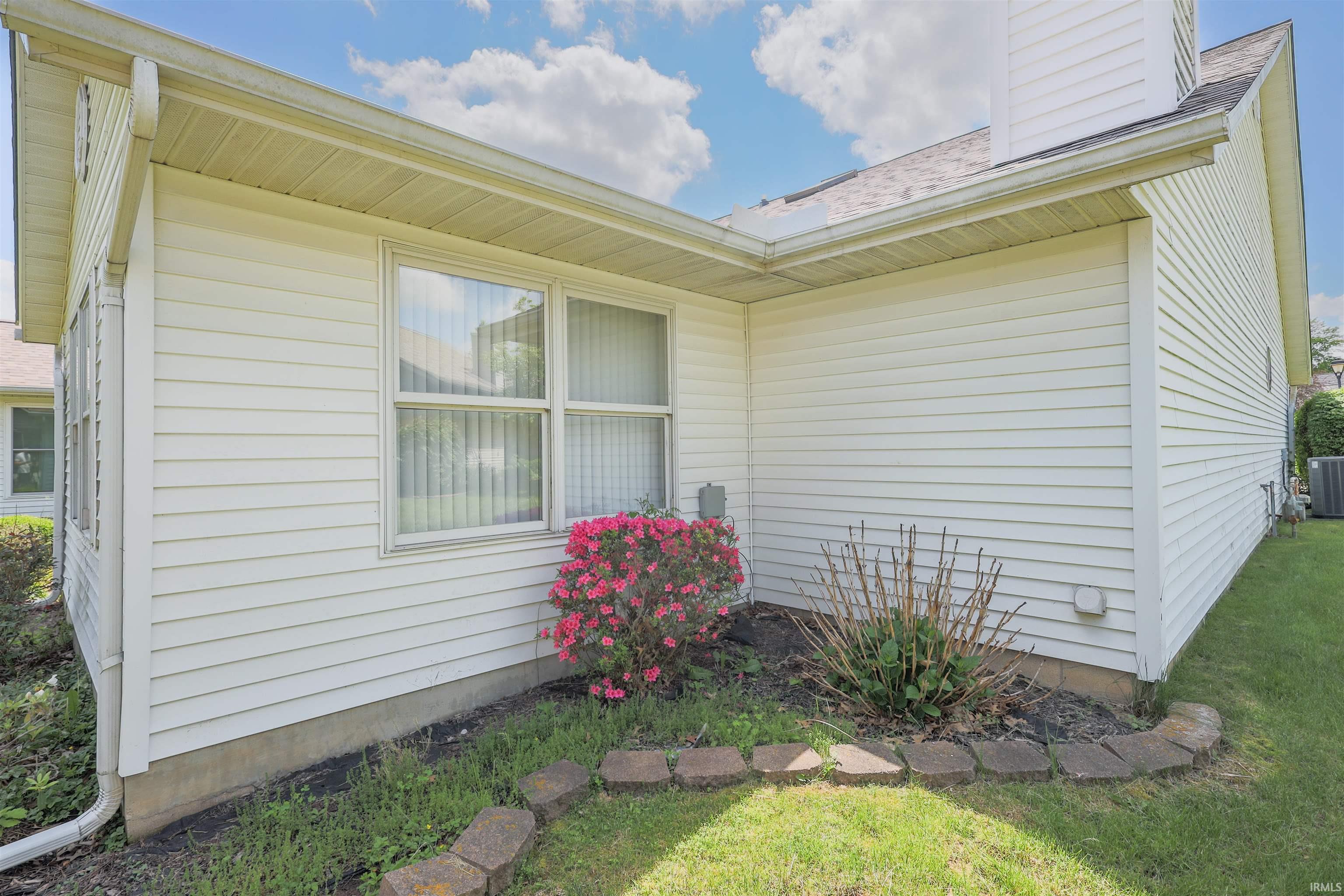 1005 E Sherbrooke Drive