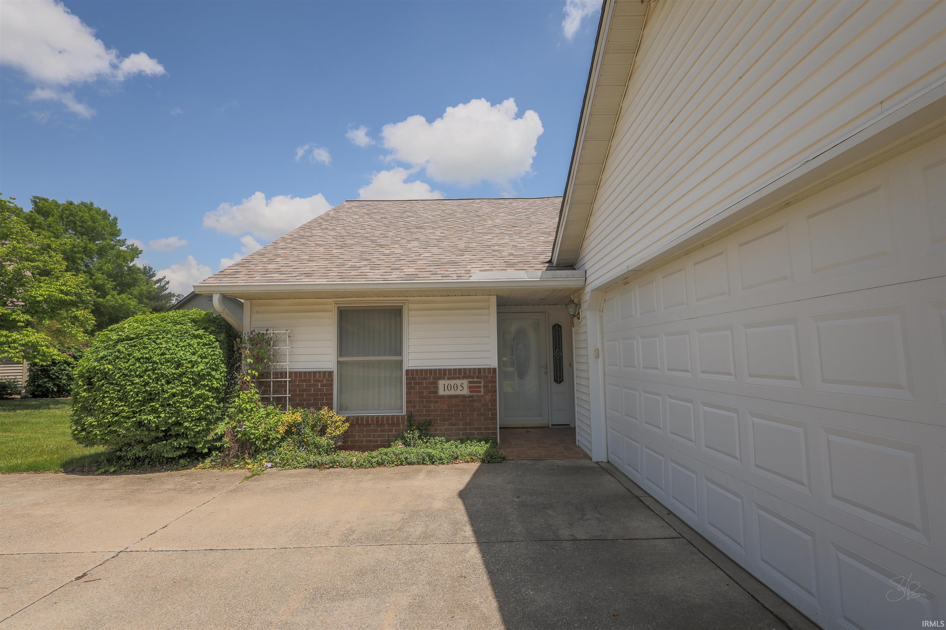 1005 E Sherbrooke Drive