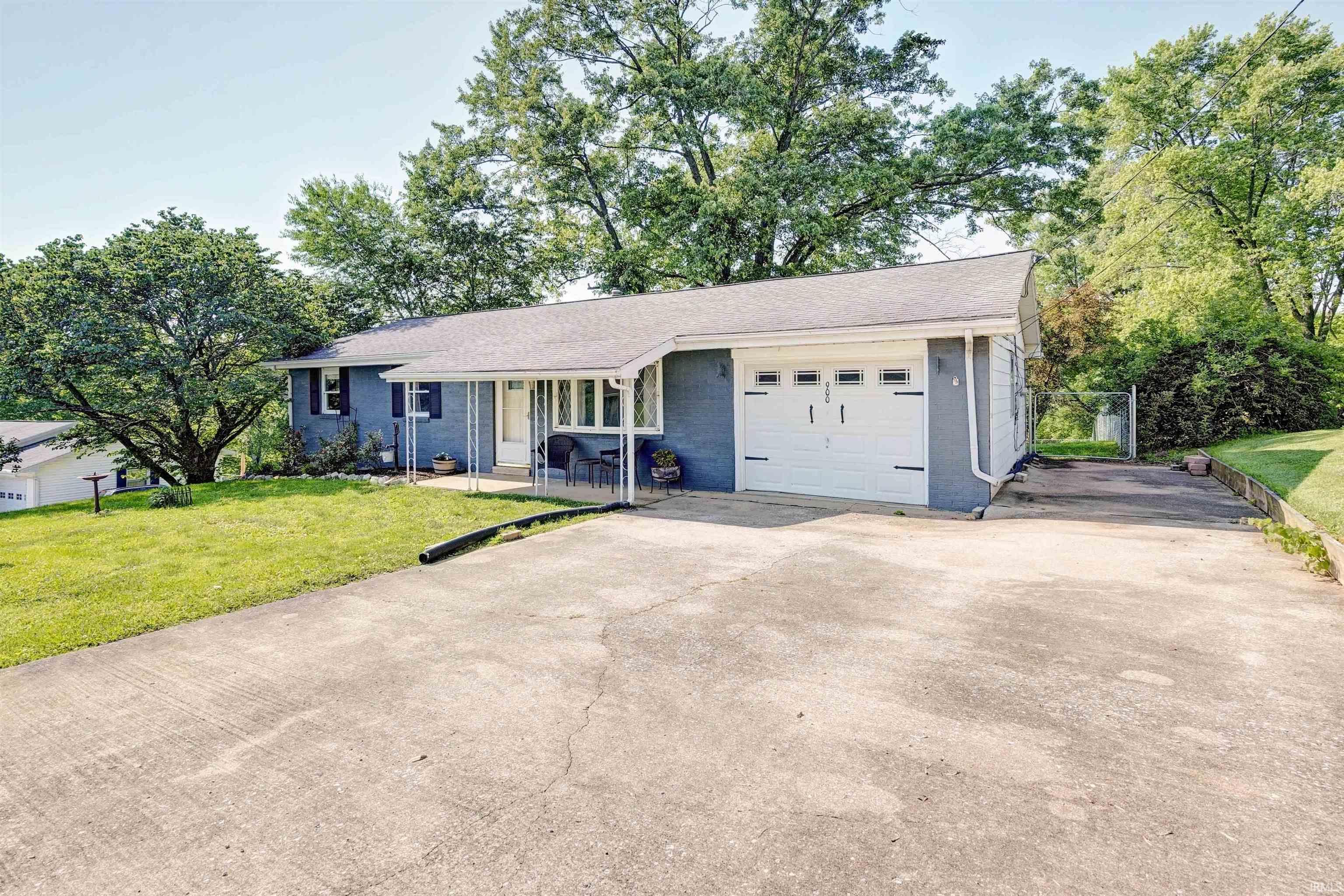 900 Mathis Ave