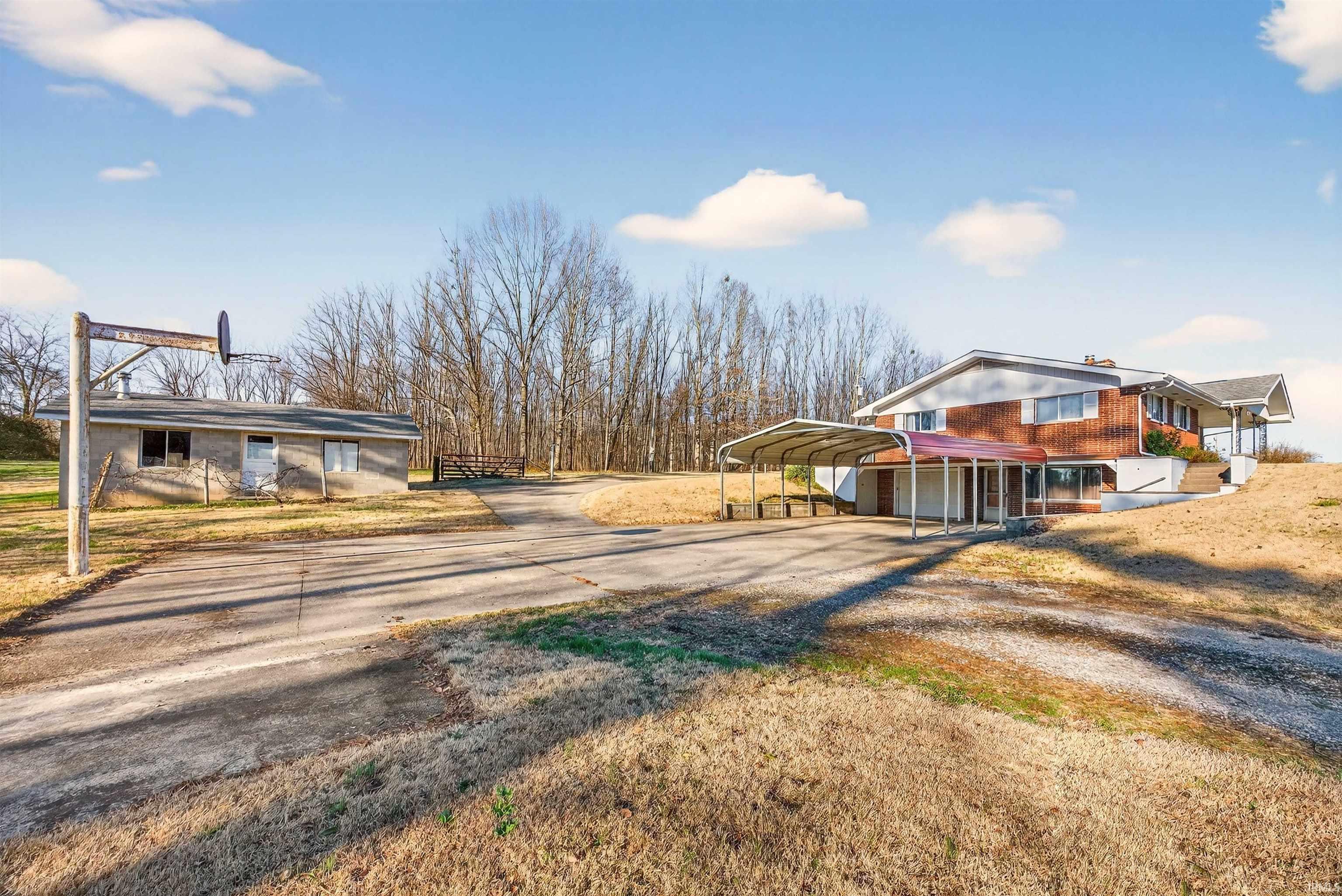 895 St Rd 60 E