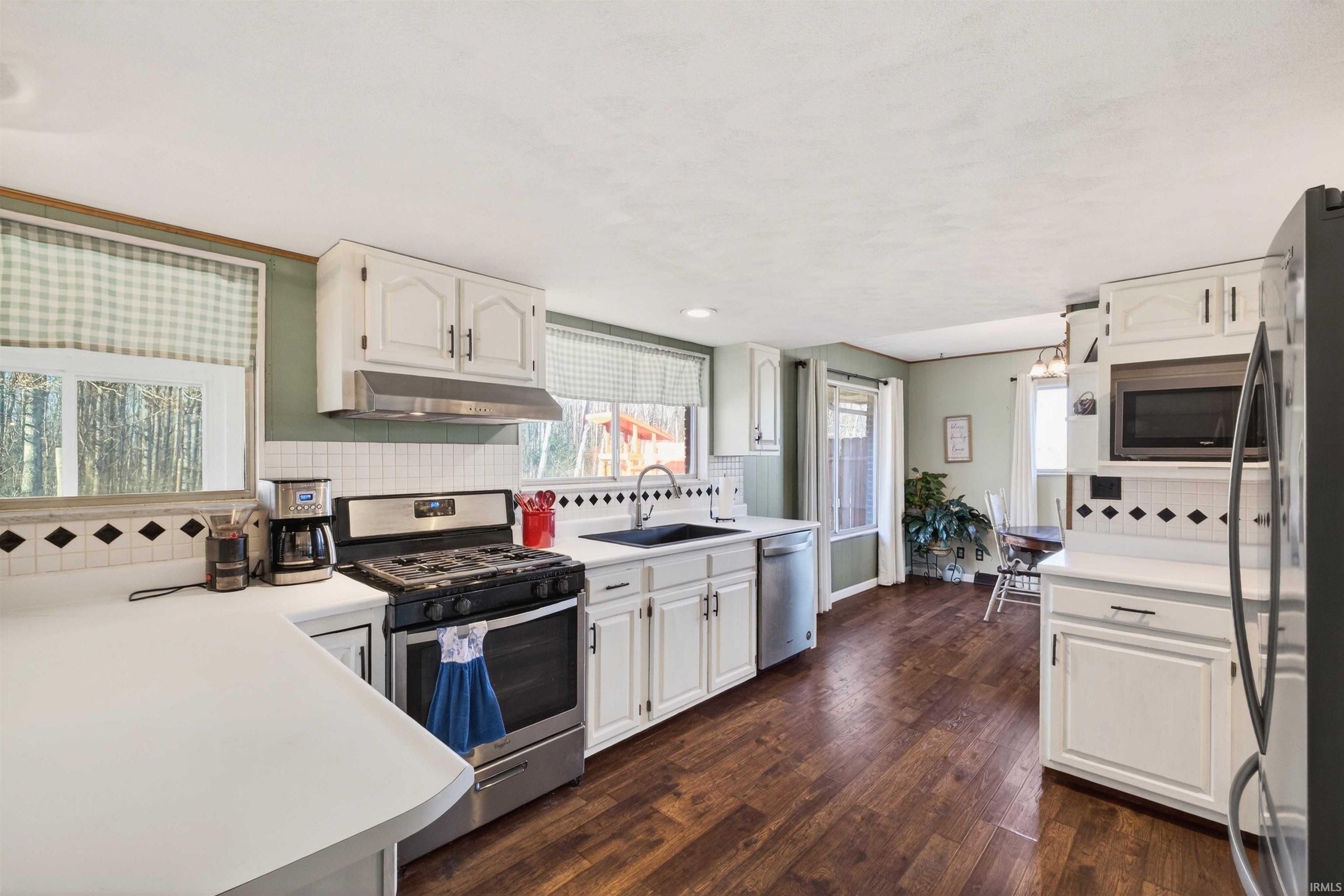 895 St Rd 60 E