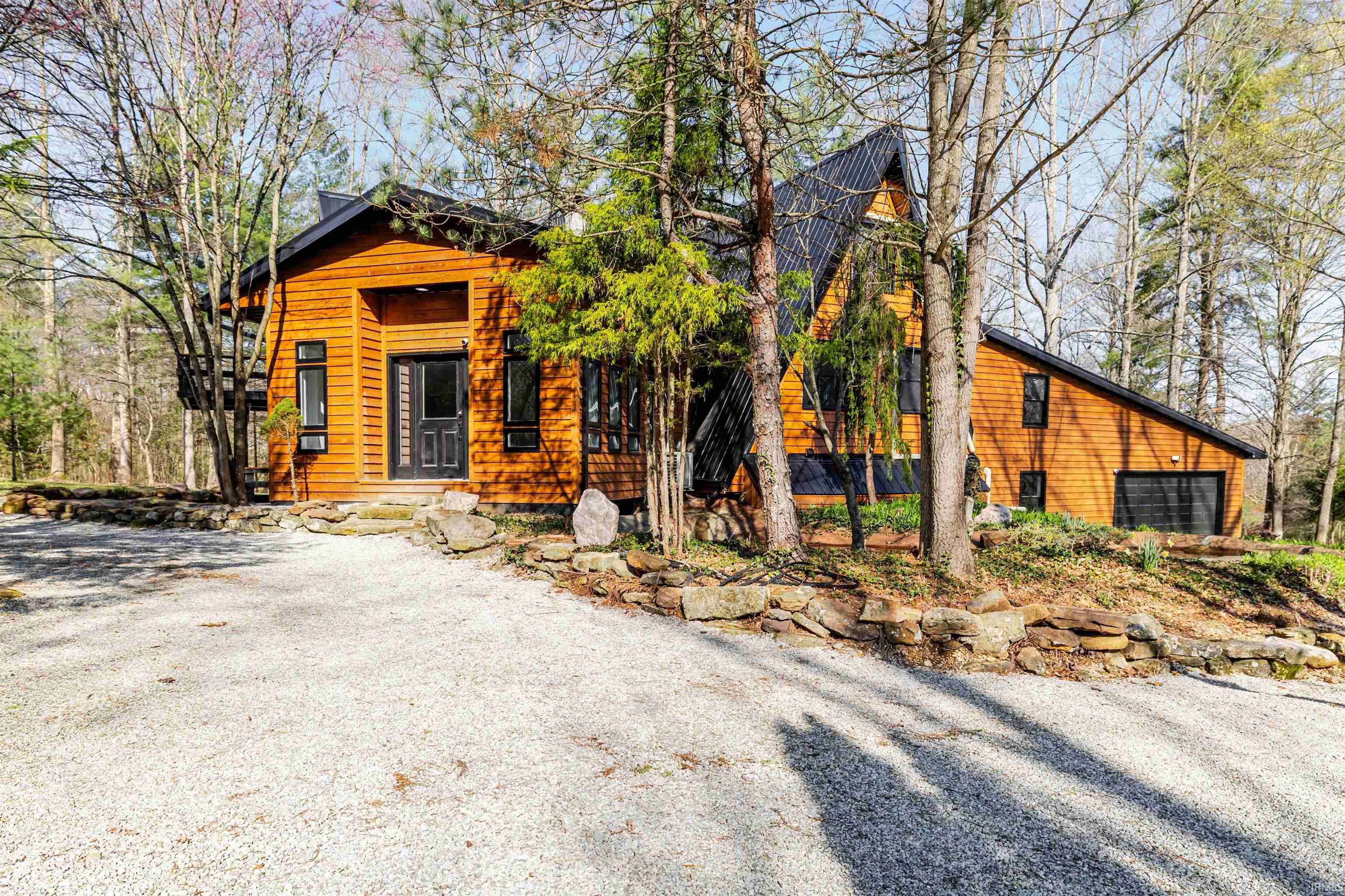 123 Empire Lane