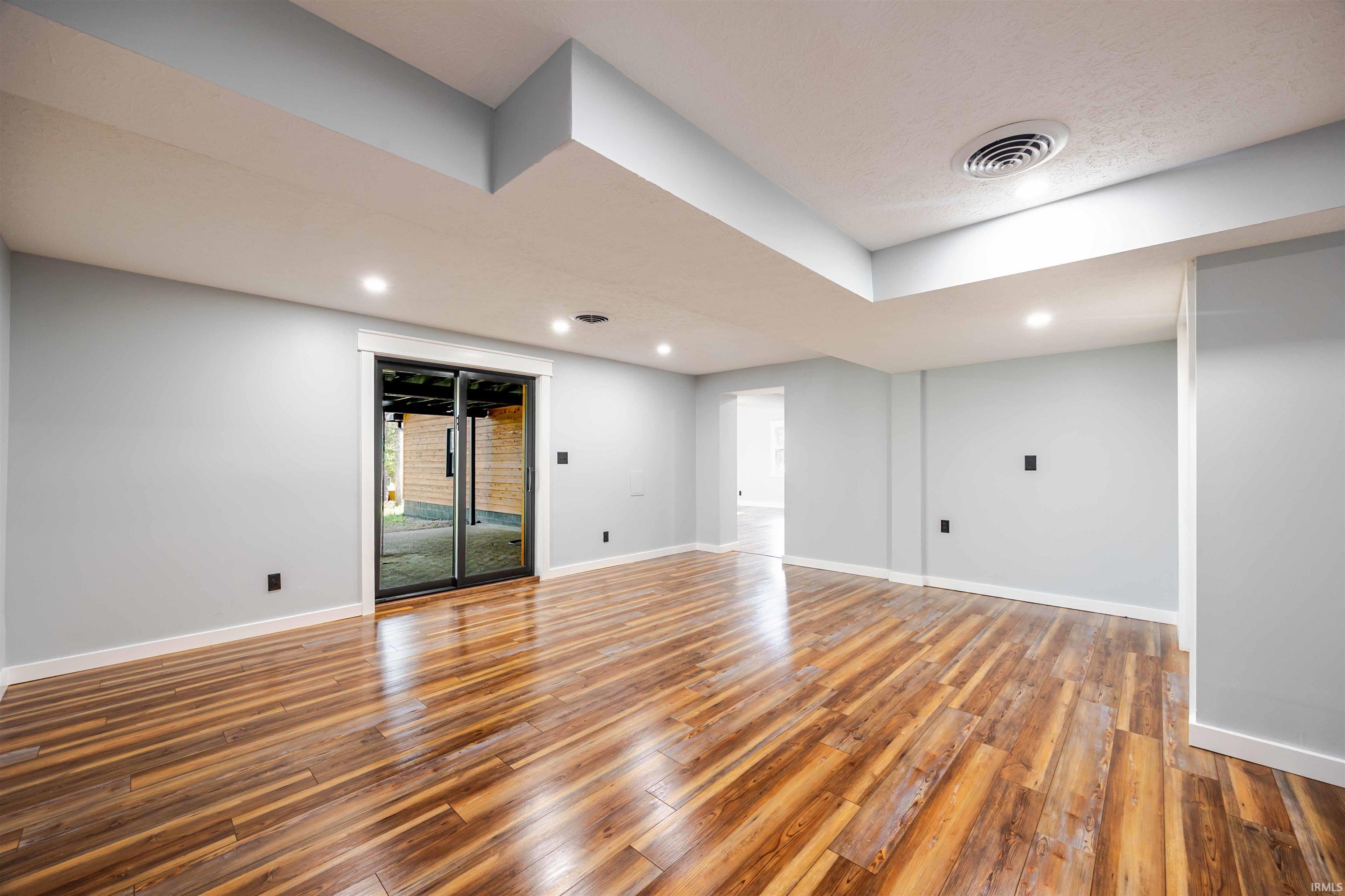 123 Empire Lane