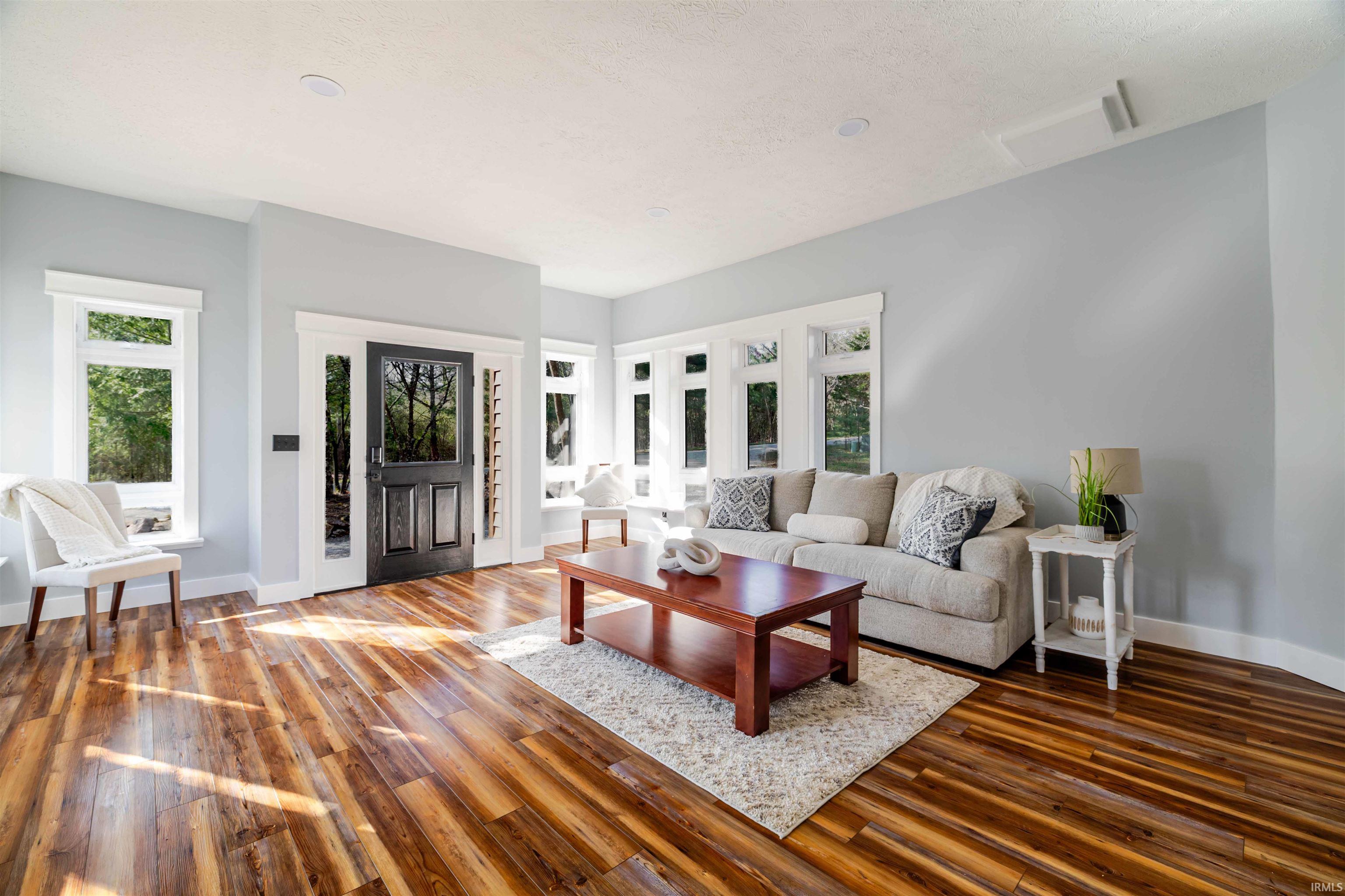 123 Empire Lane