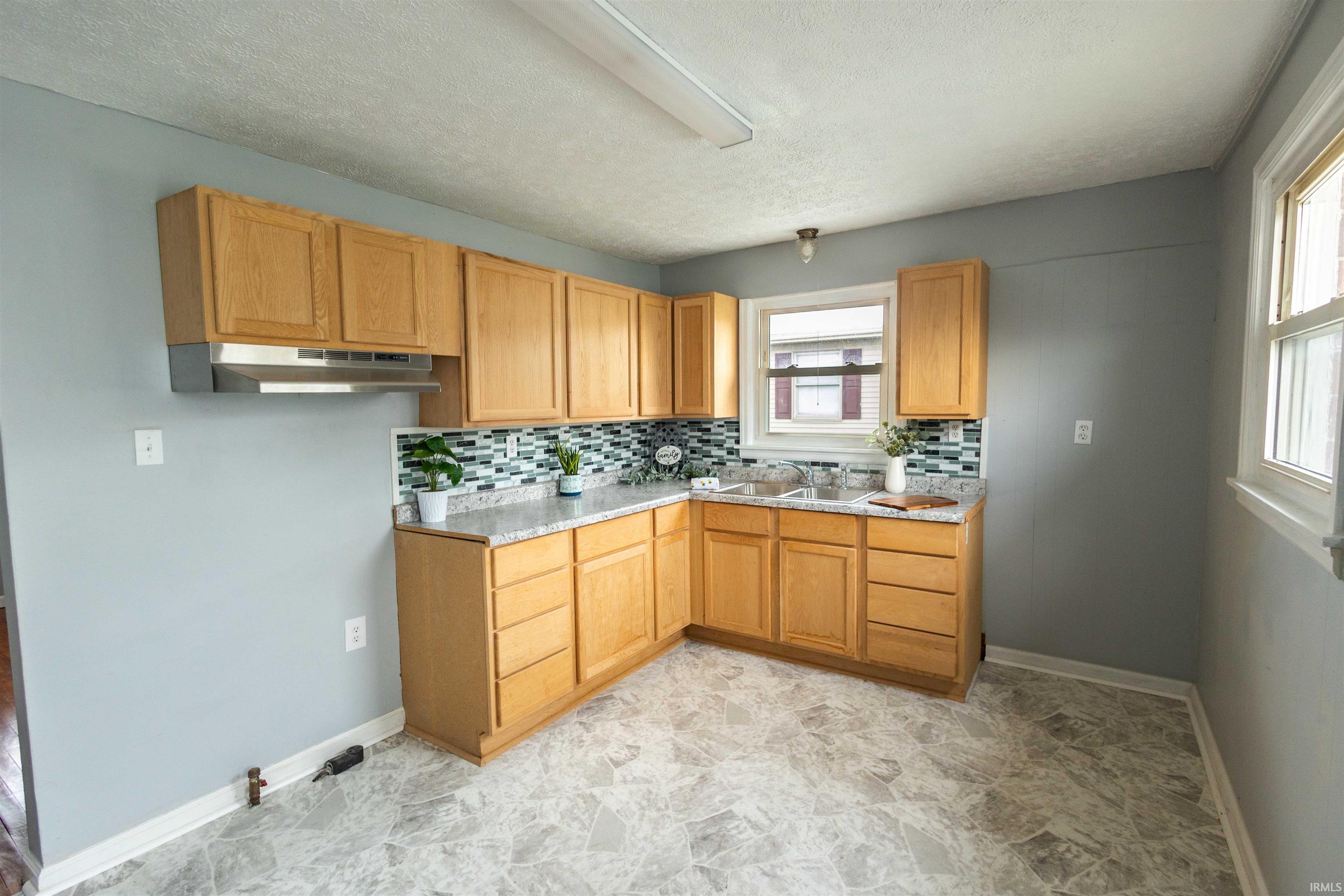 844 W Frank Street