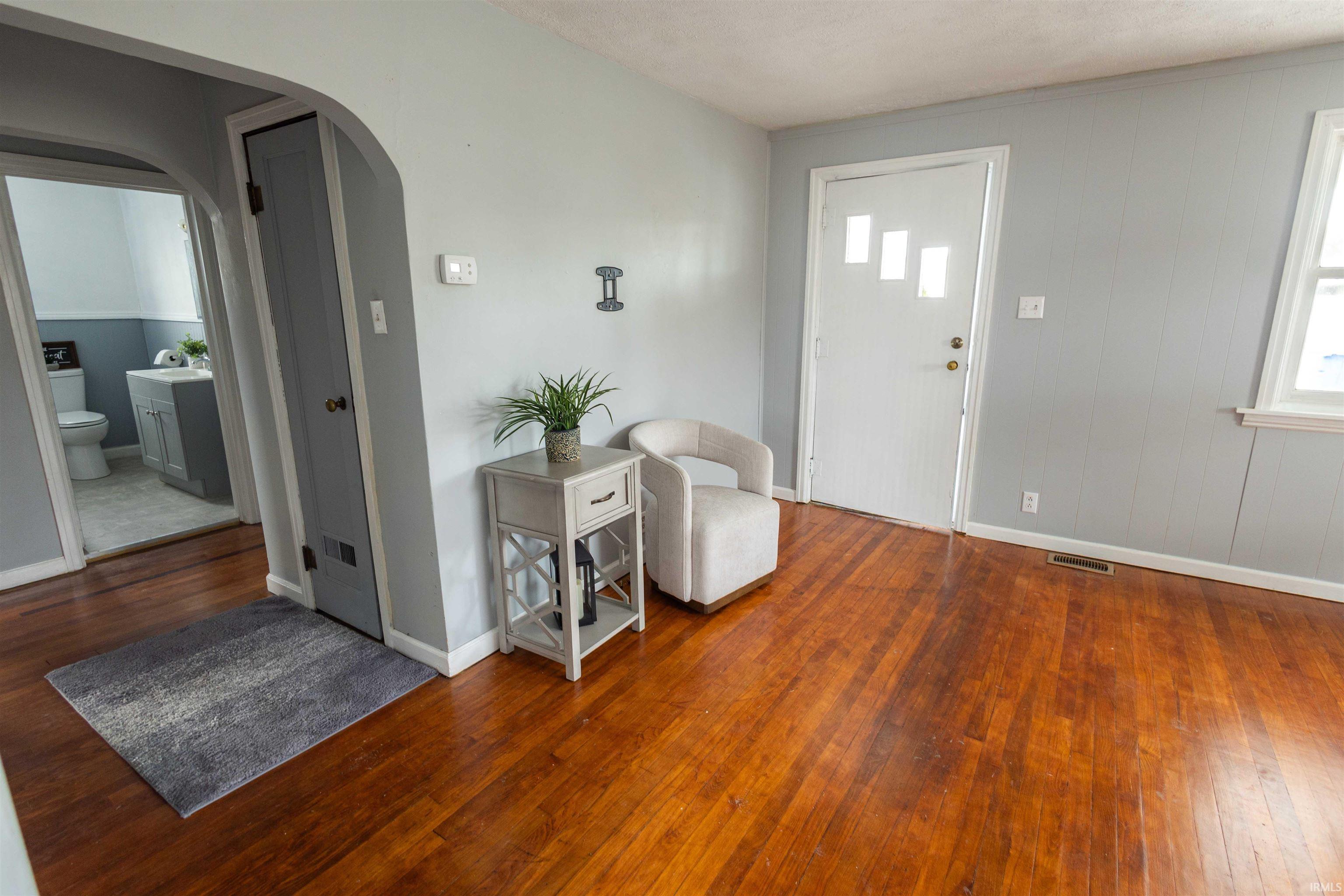 844 W Frank Street