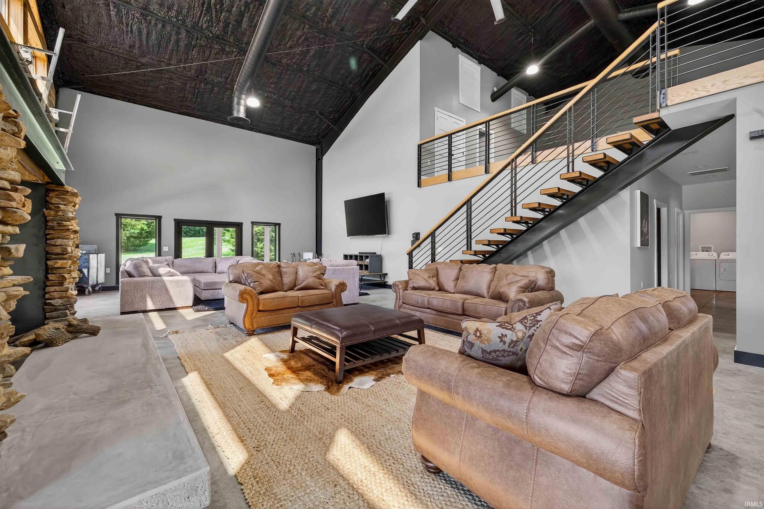 2580 Ridge Road