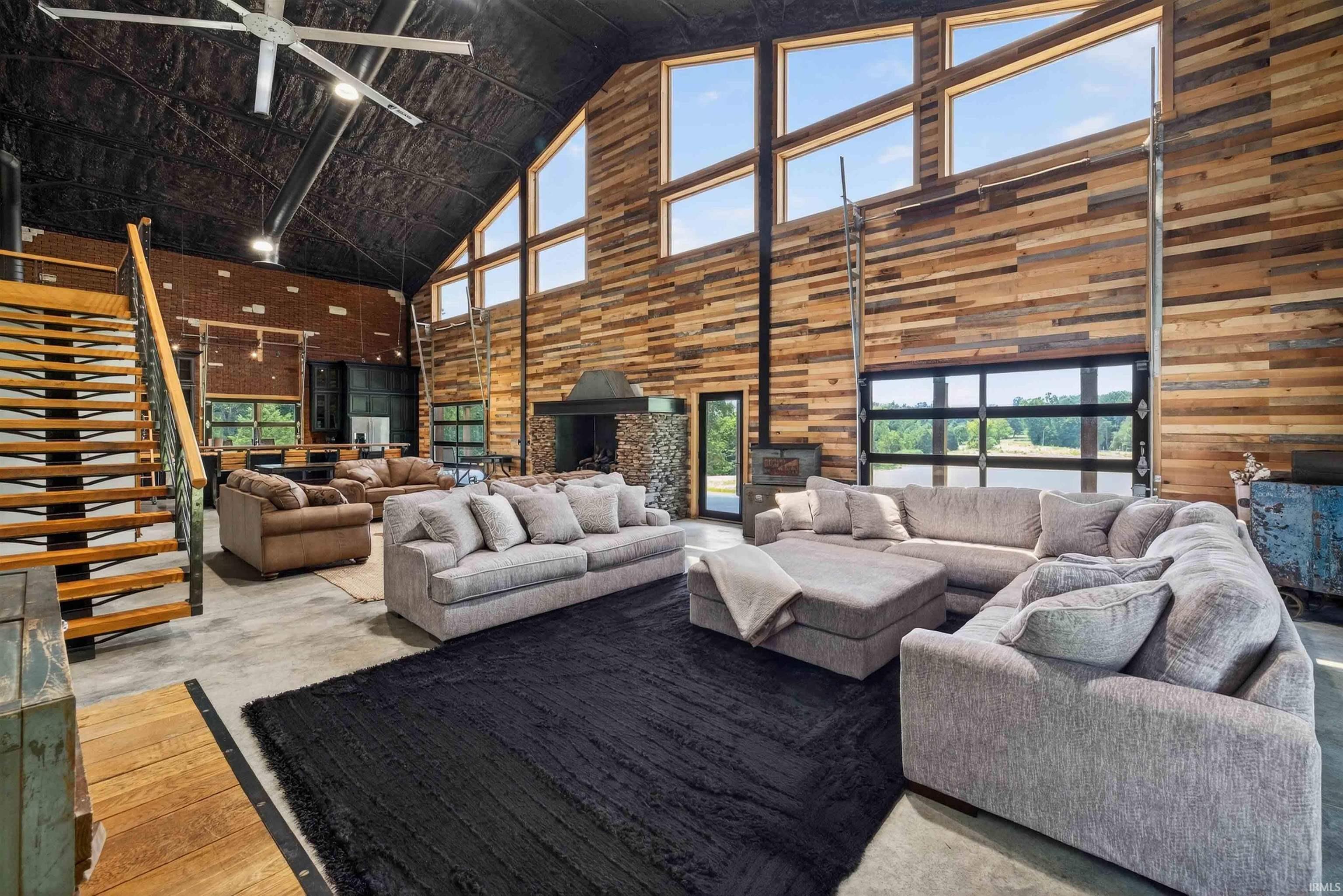 2580 Ridge Road