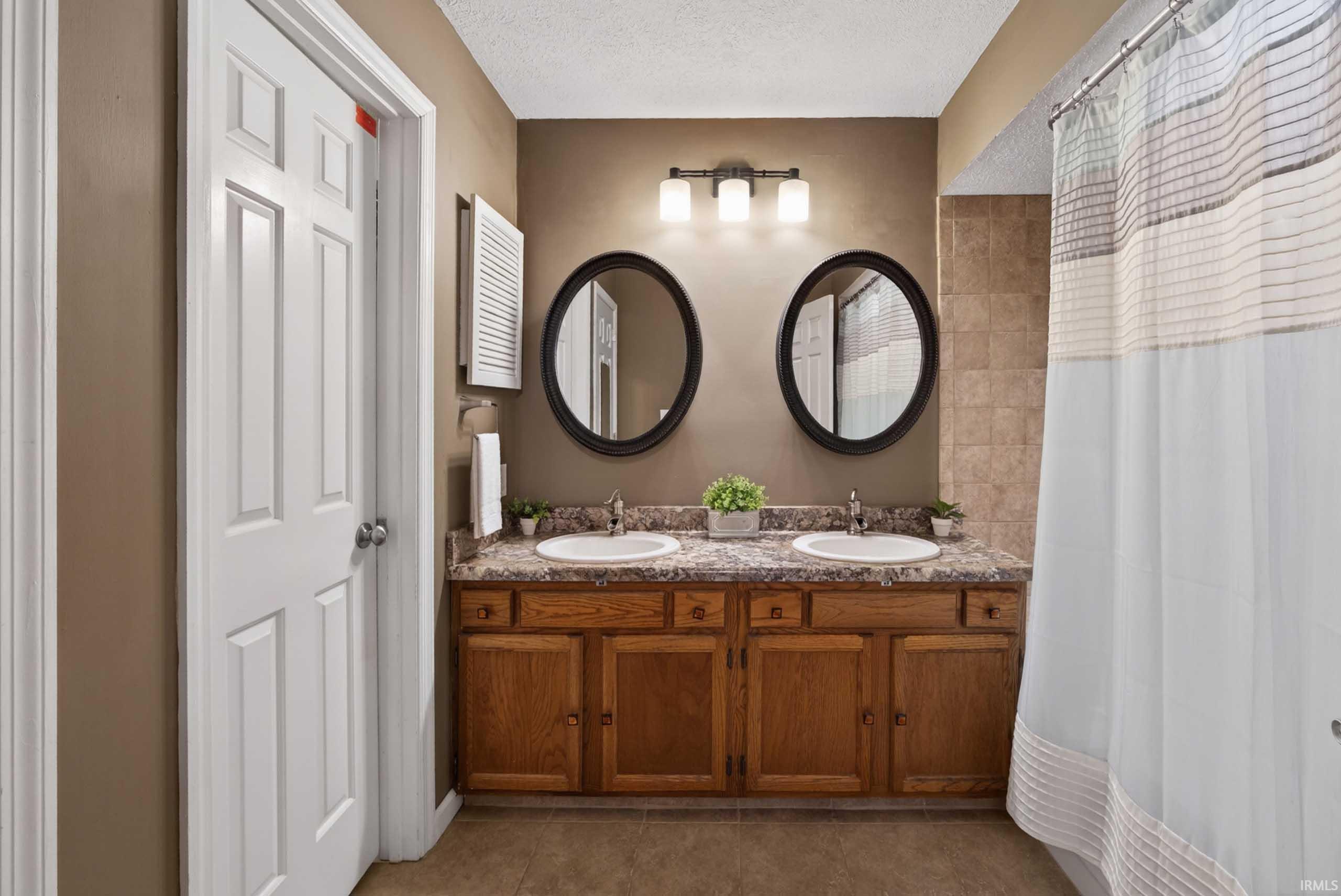 9136 Greenridge Lane