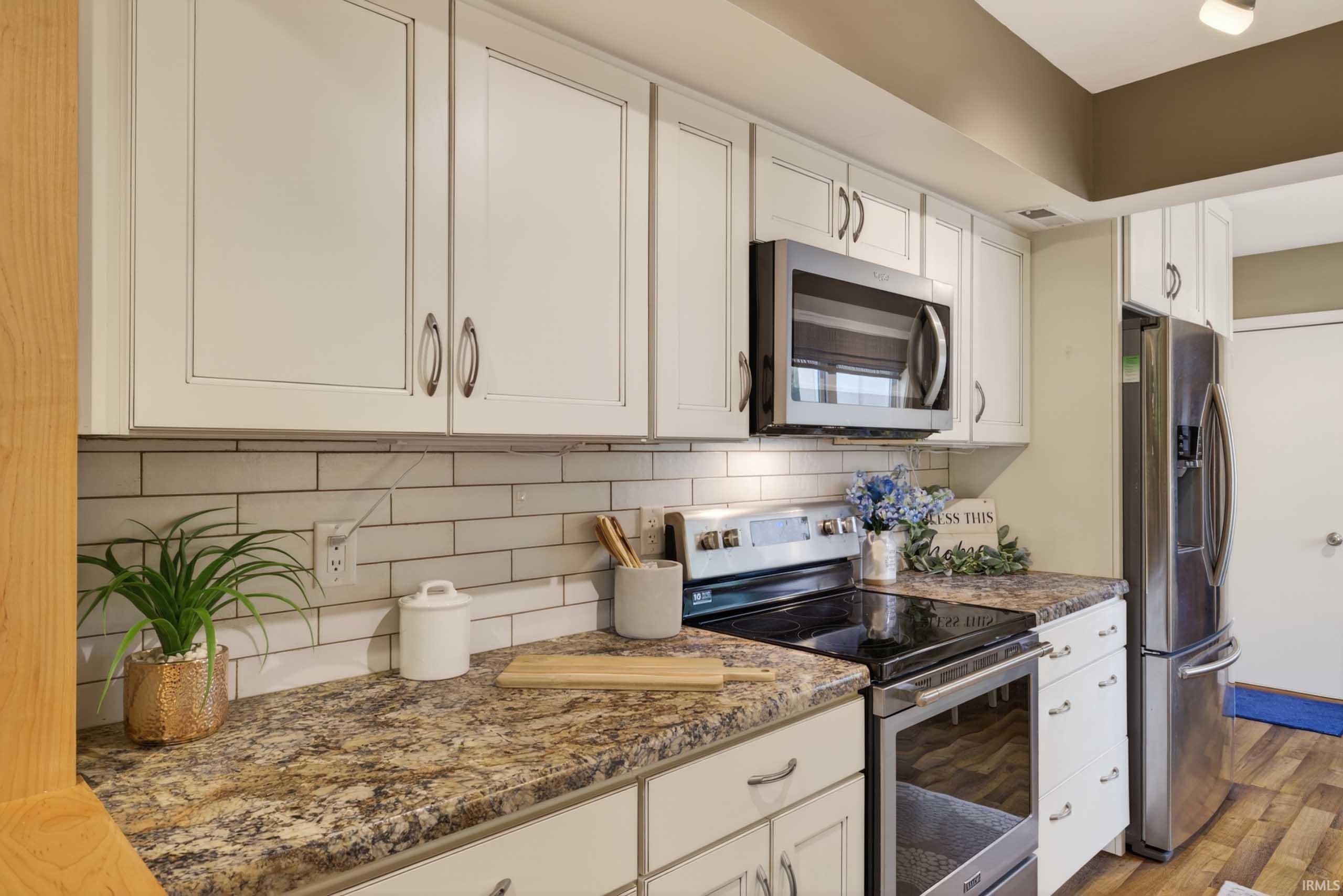 9136 Greenridge Lane