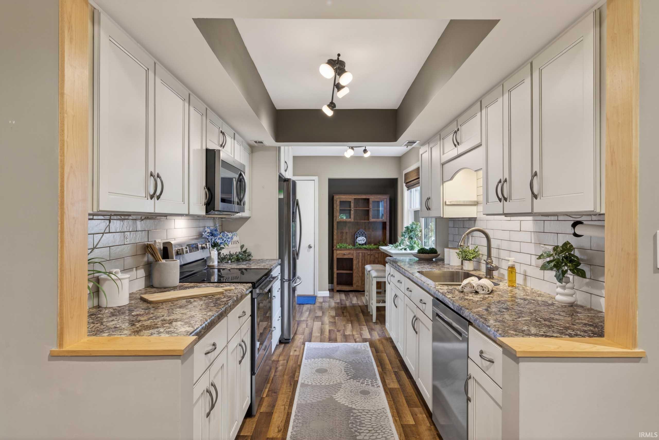 9136 Greenridge Lane