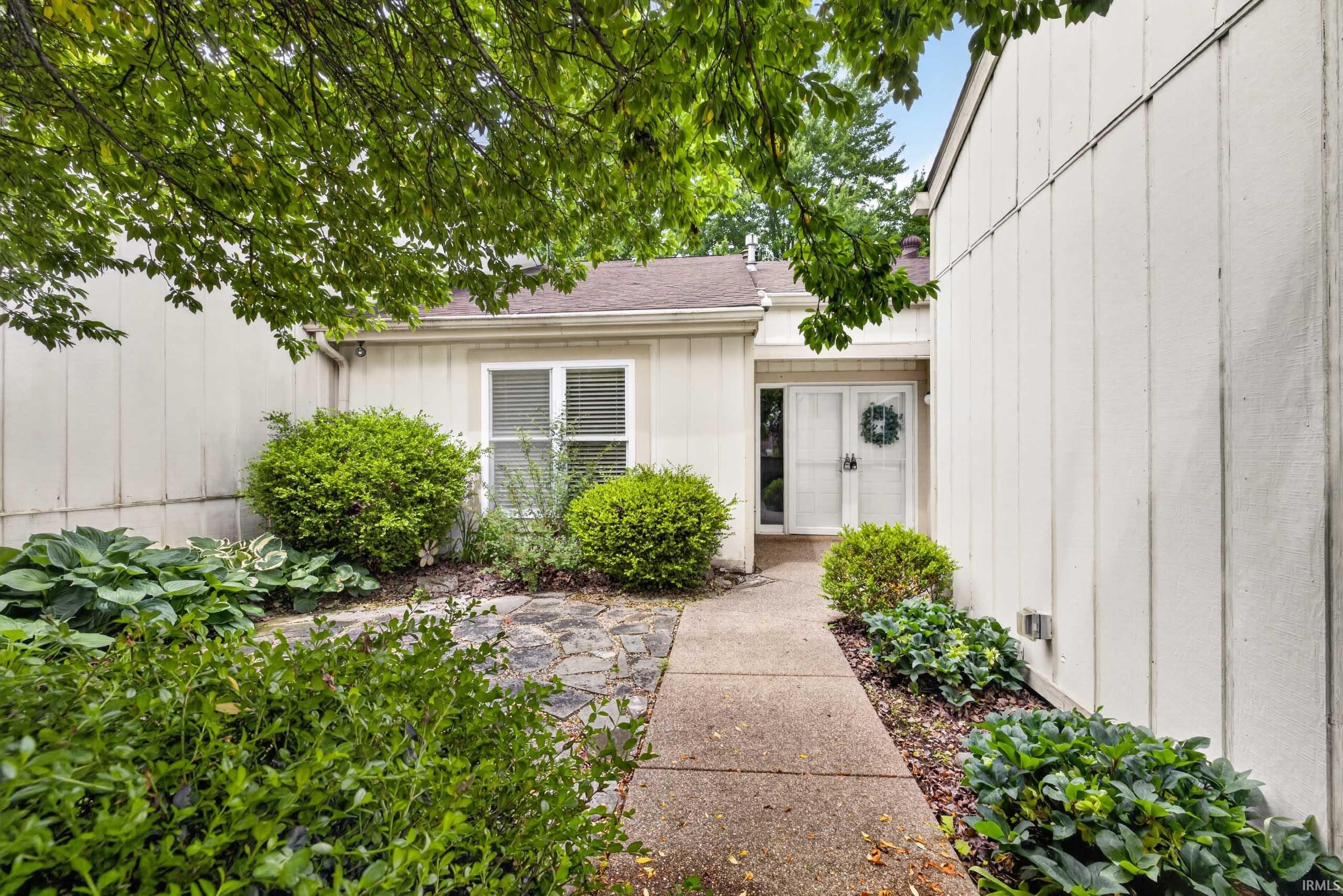 9136 Greenridge Lane