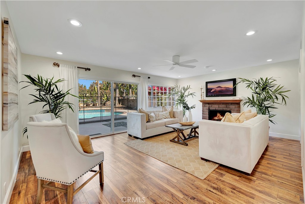 24851 Via Santa Cruz