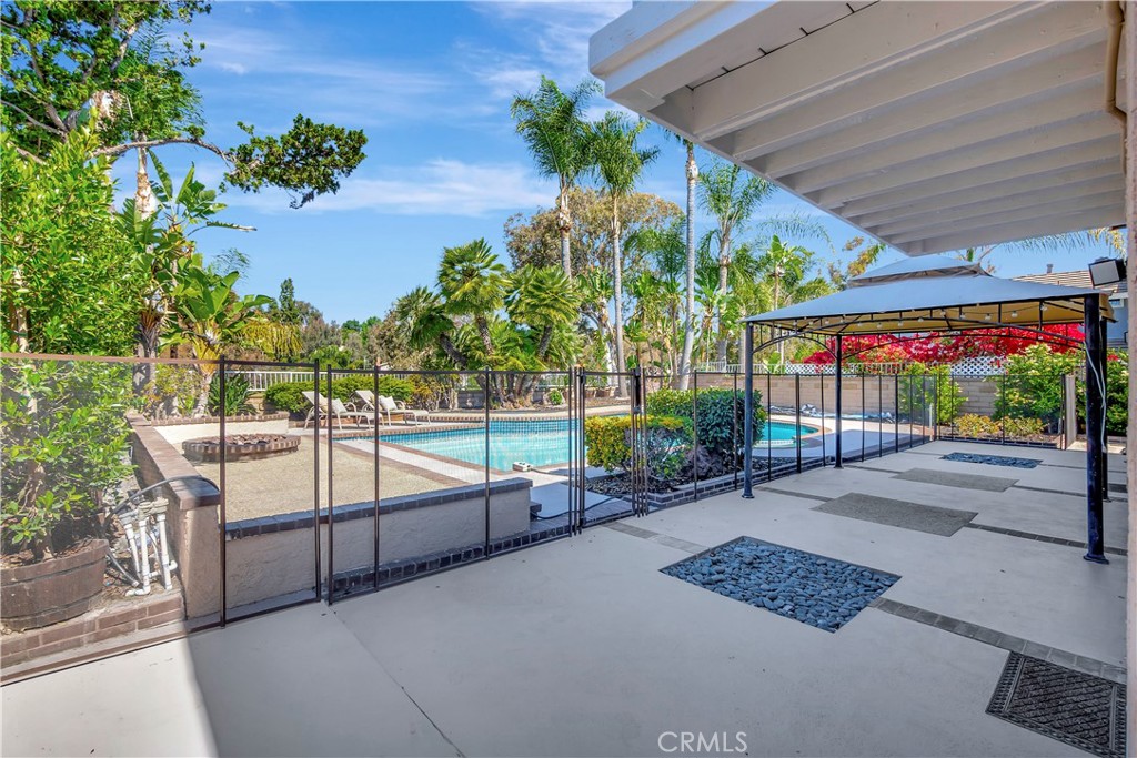 24851 Via Santa Cruz