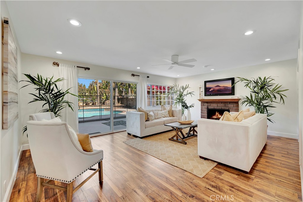 24851 Via Santa Cruz