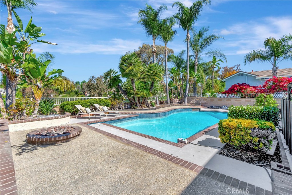 24851 Via Santa Cruz