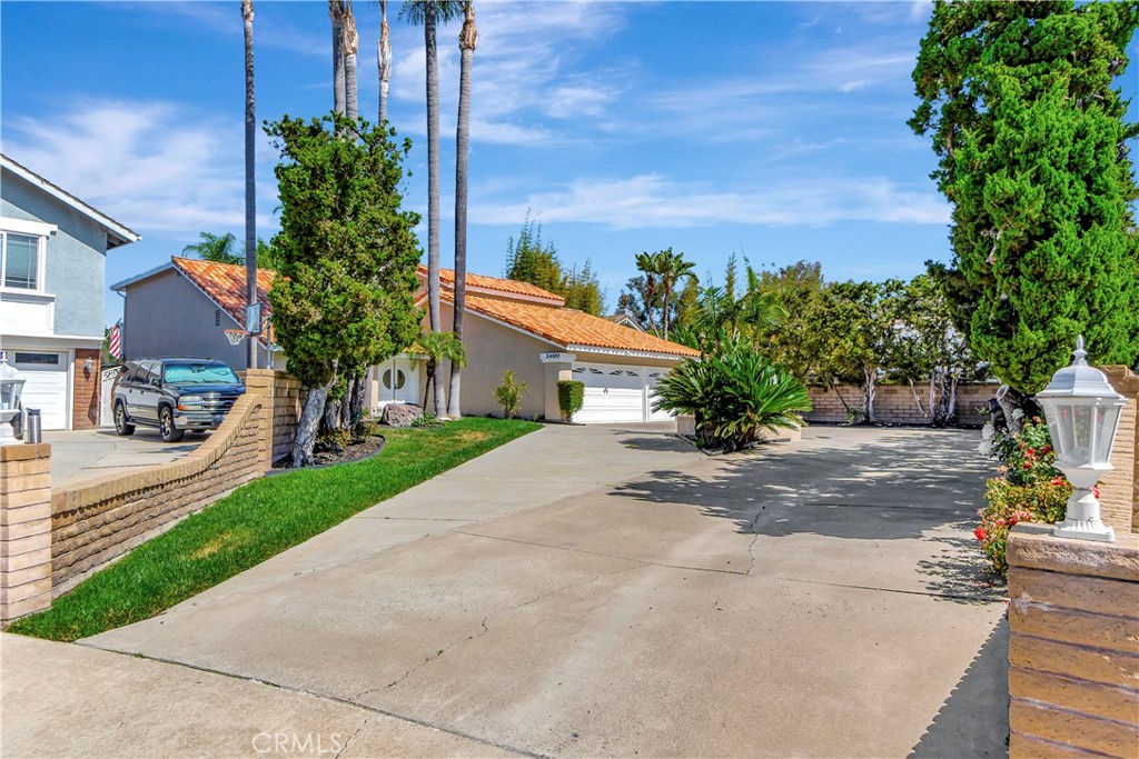 24851 Via Santa Cruz