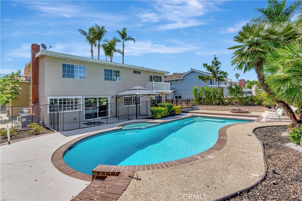 24851 Via Santa Cruz