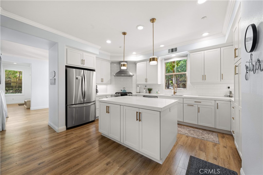 111 Chantilly