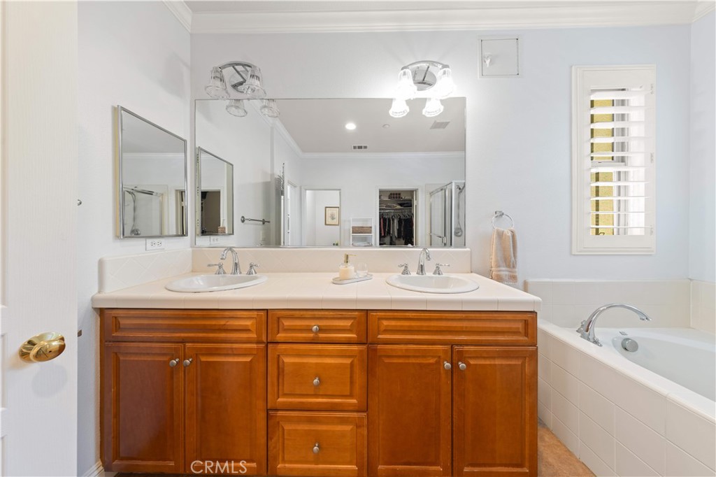111 Chantilly