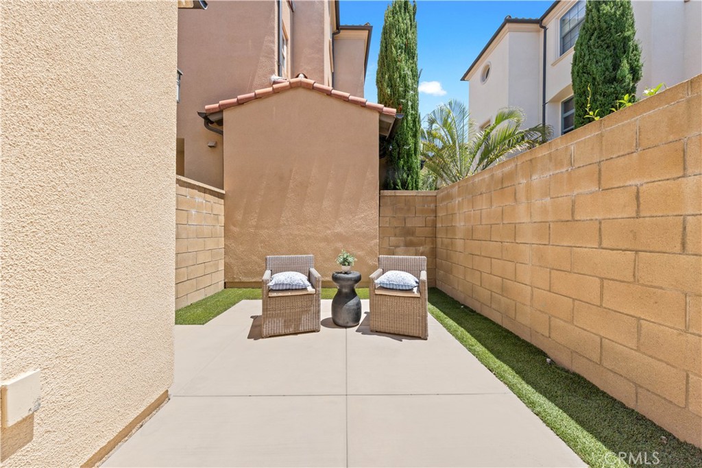 115 Painted Trellis