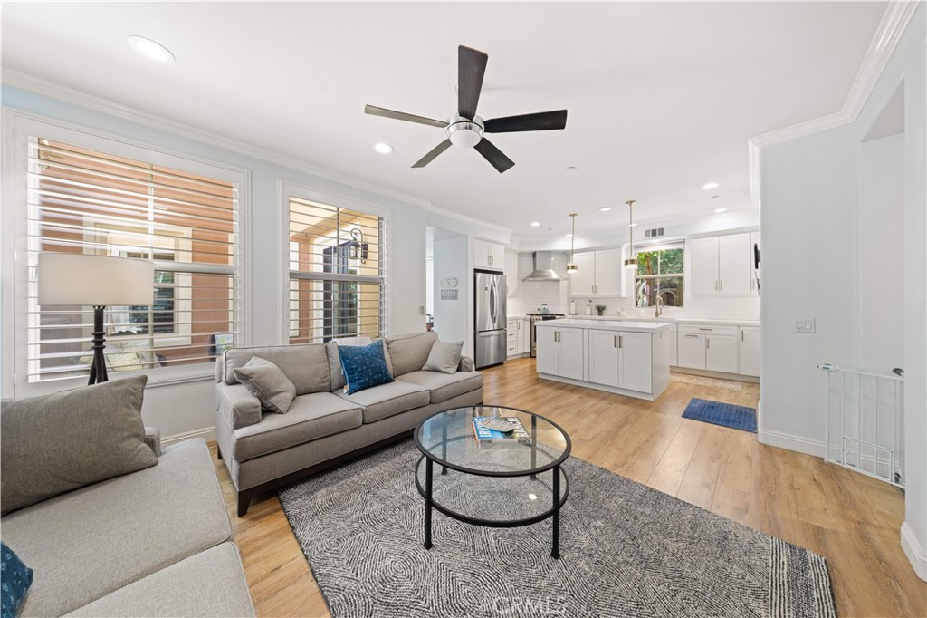 111 Chantilly