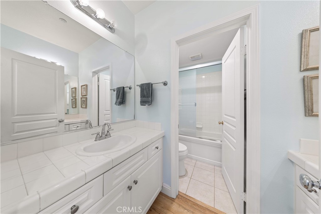 111 Chantilly