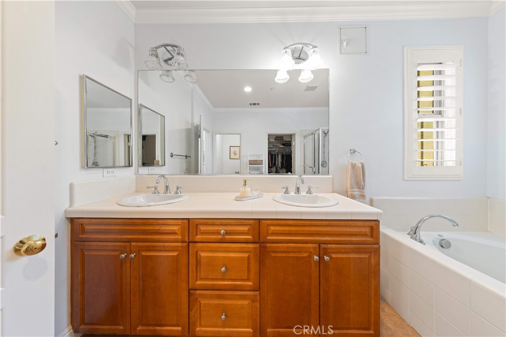 111 Chantilly