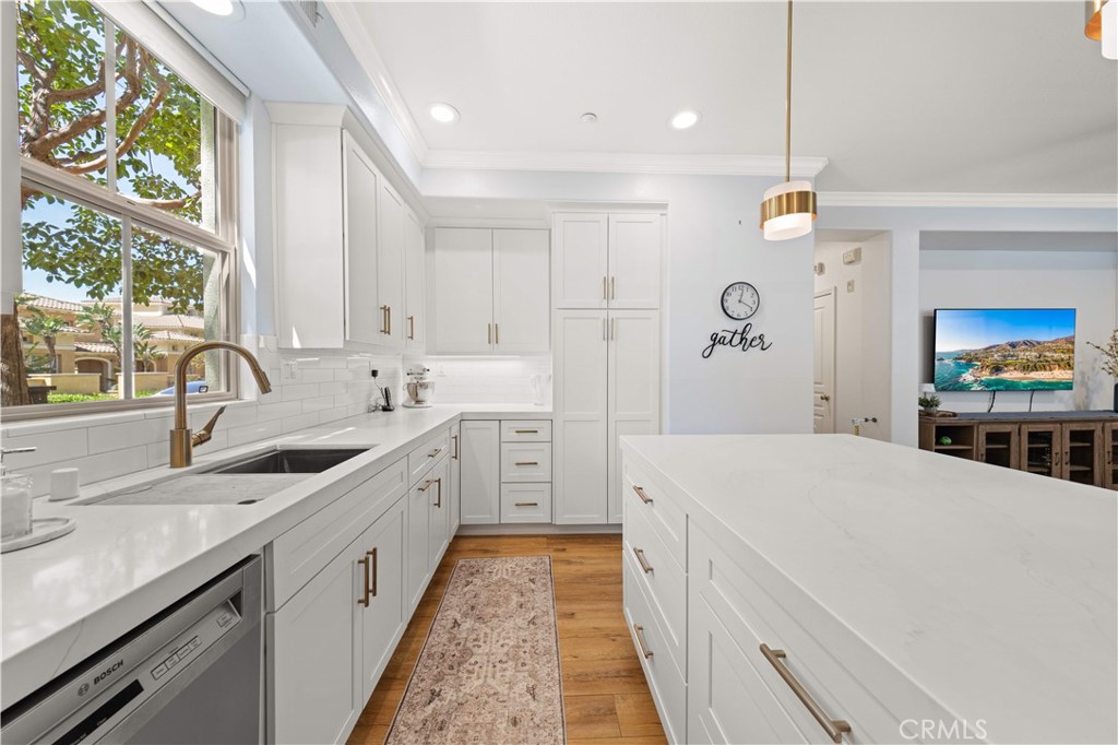 111 Chantilly