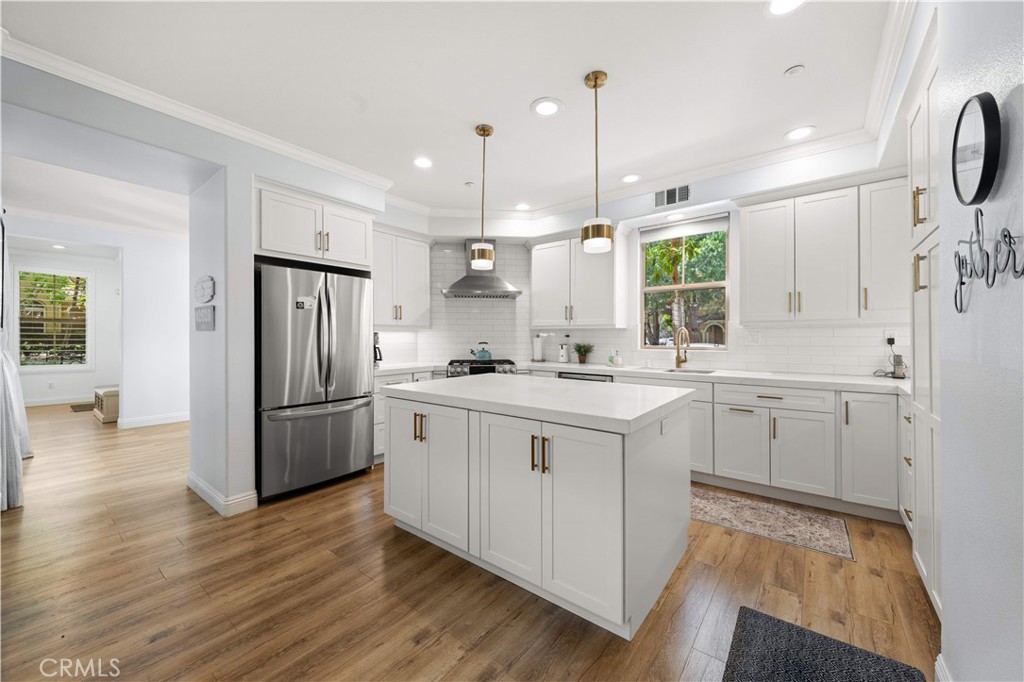 111 Chantilly
