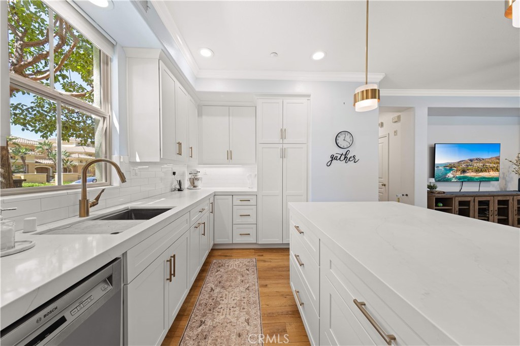 111 Chantilly