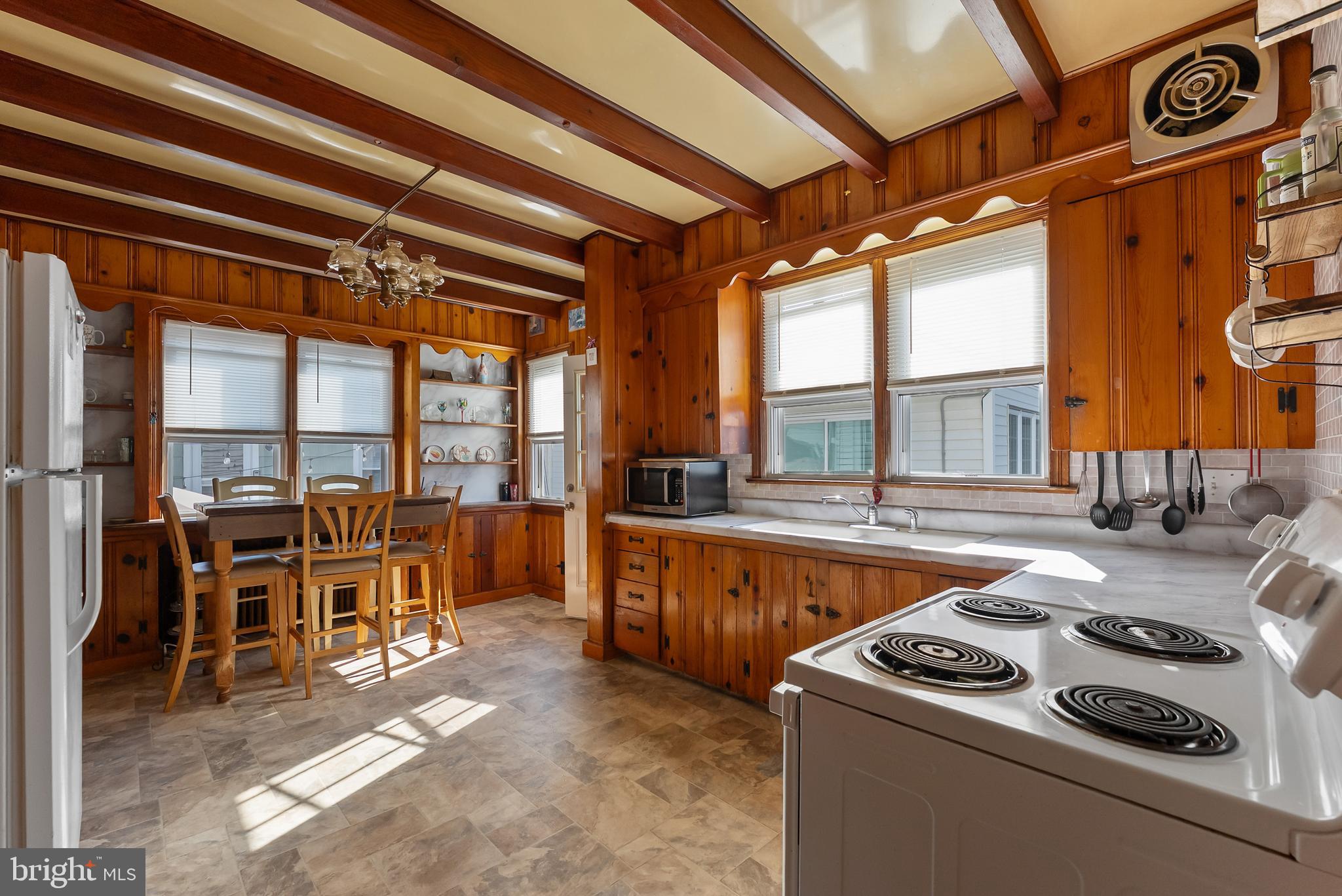 221 W 25TH AVENUE