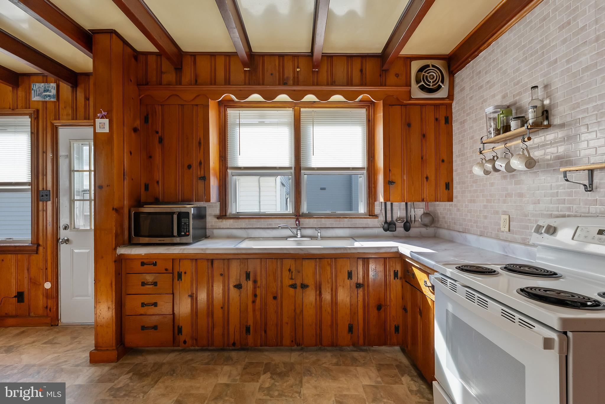 221 W 25TH AVENUE