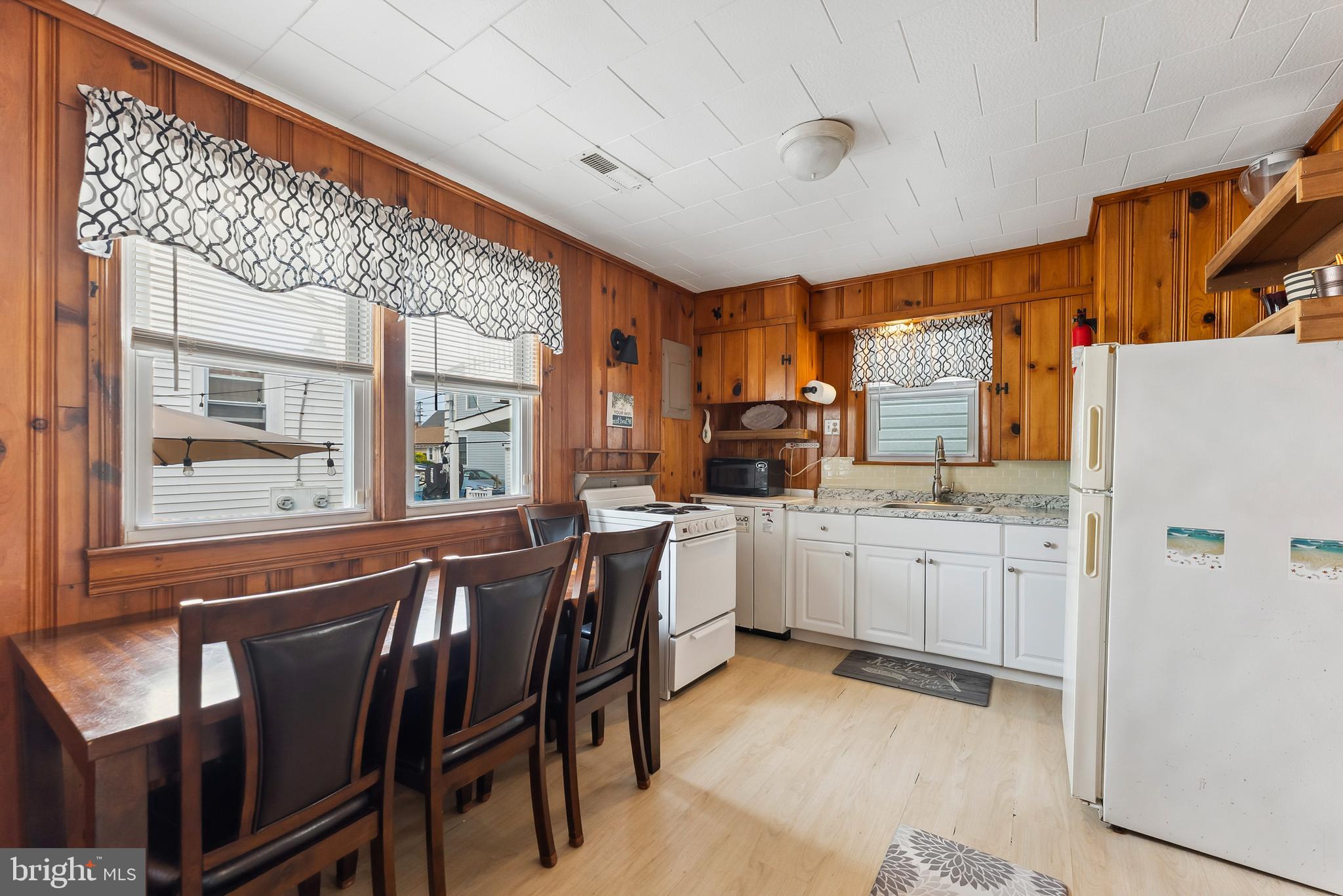 221 W 25TH AVENUE
