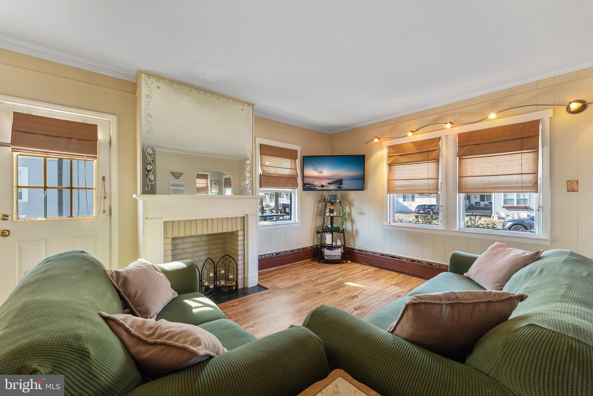 221 W 25TH AVENUE