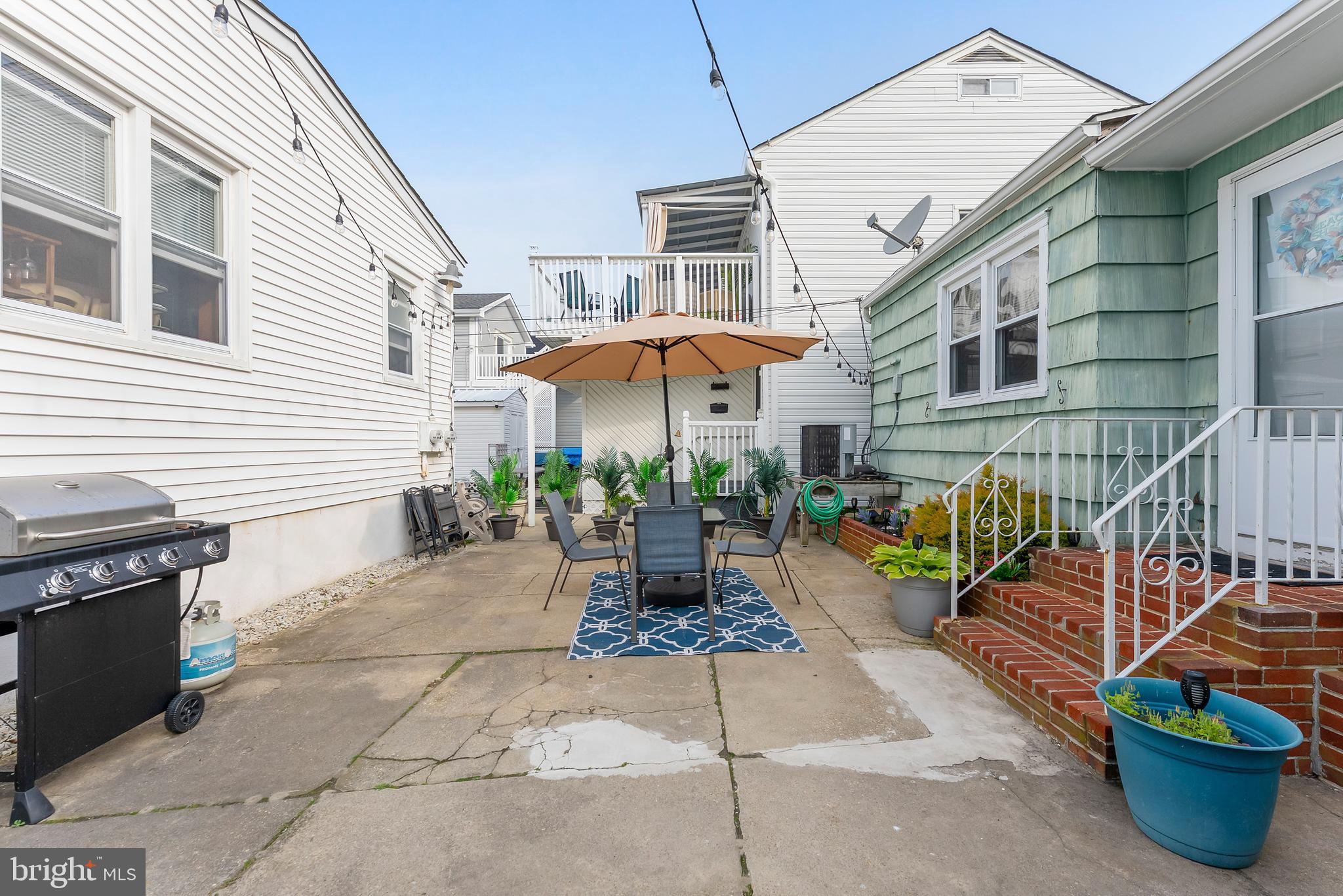 221 W 25TH AVENUE