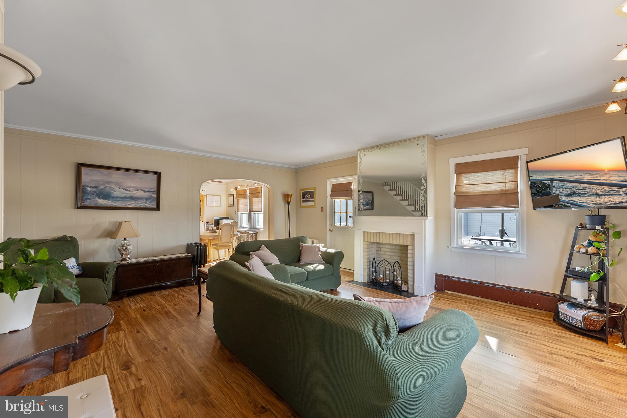 221 W 25TH AVENUE
