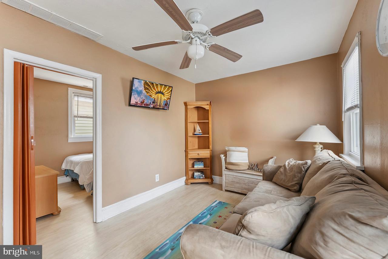 221 W 25TH AVENUE