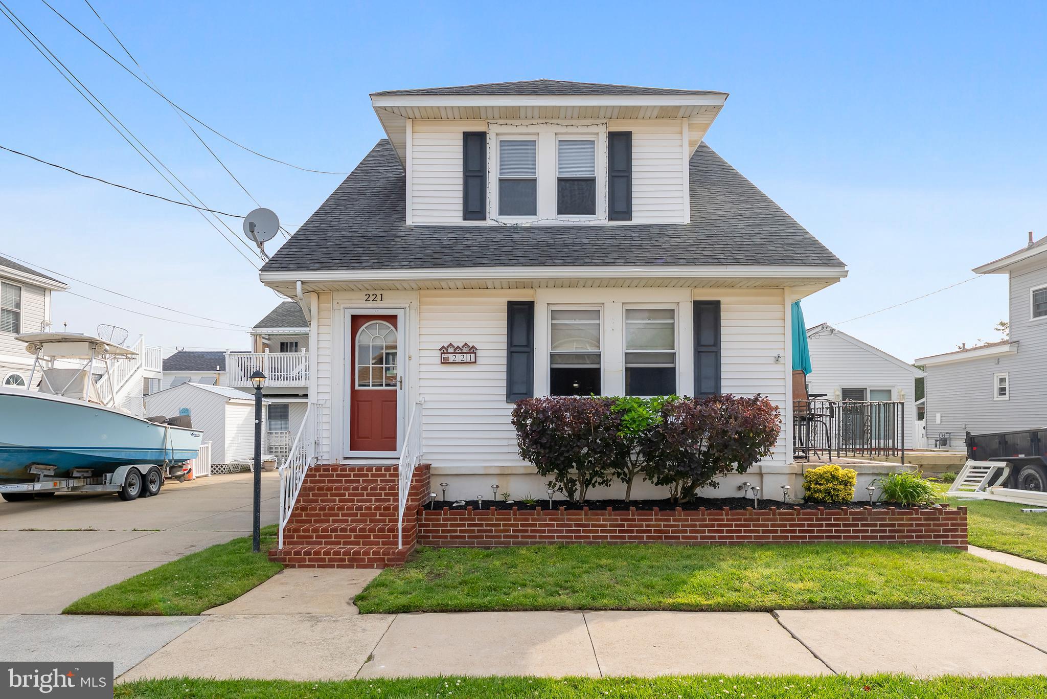 221 W 25TH AVENUE