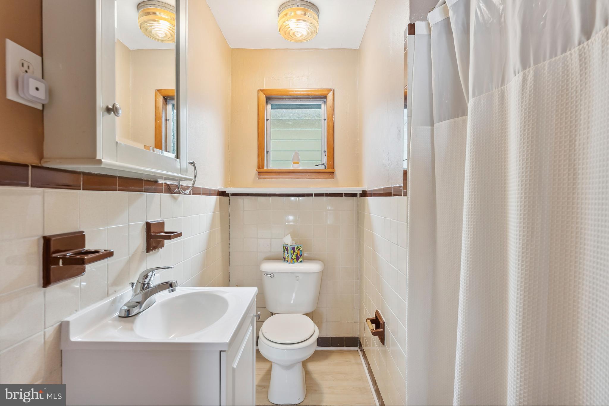 221 W 25TH AVENUE