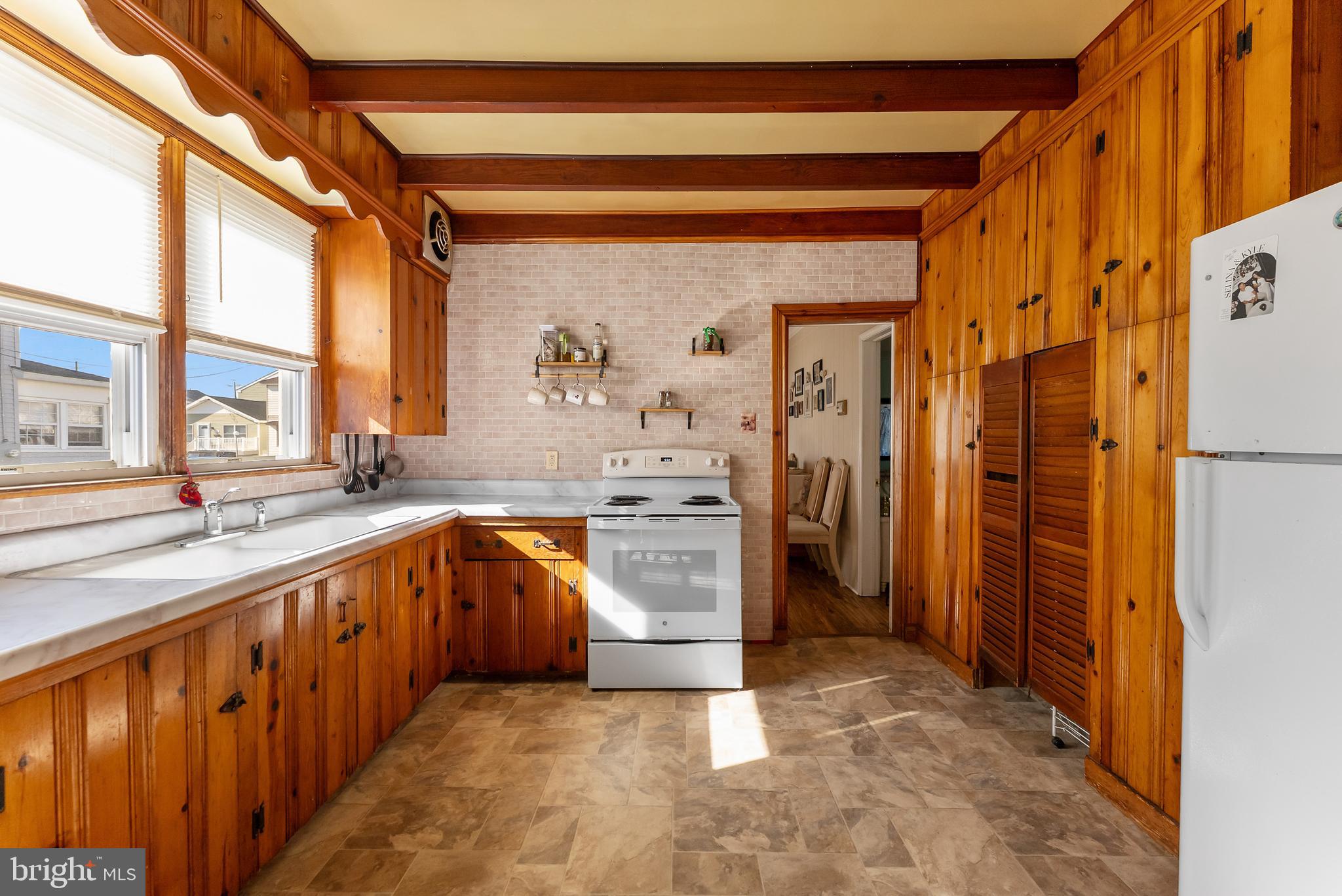 221 W 25TH AVENUE