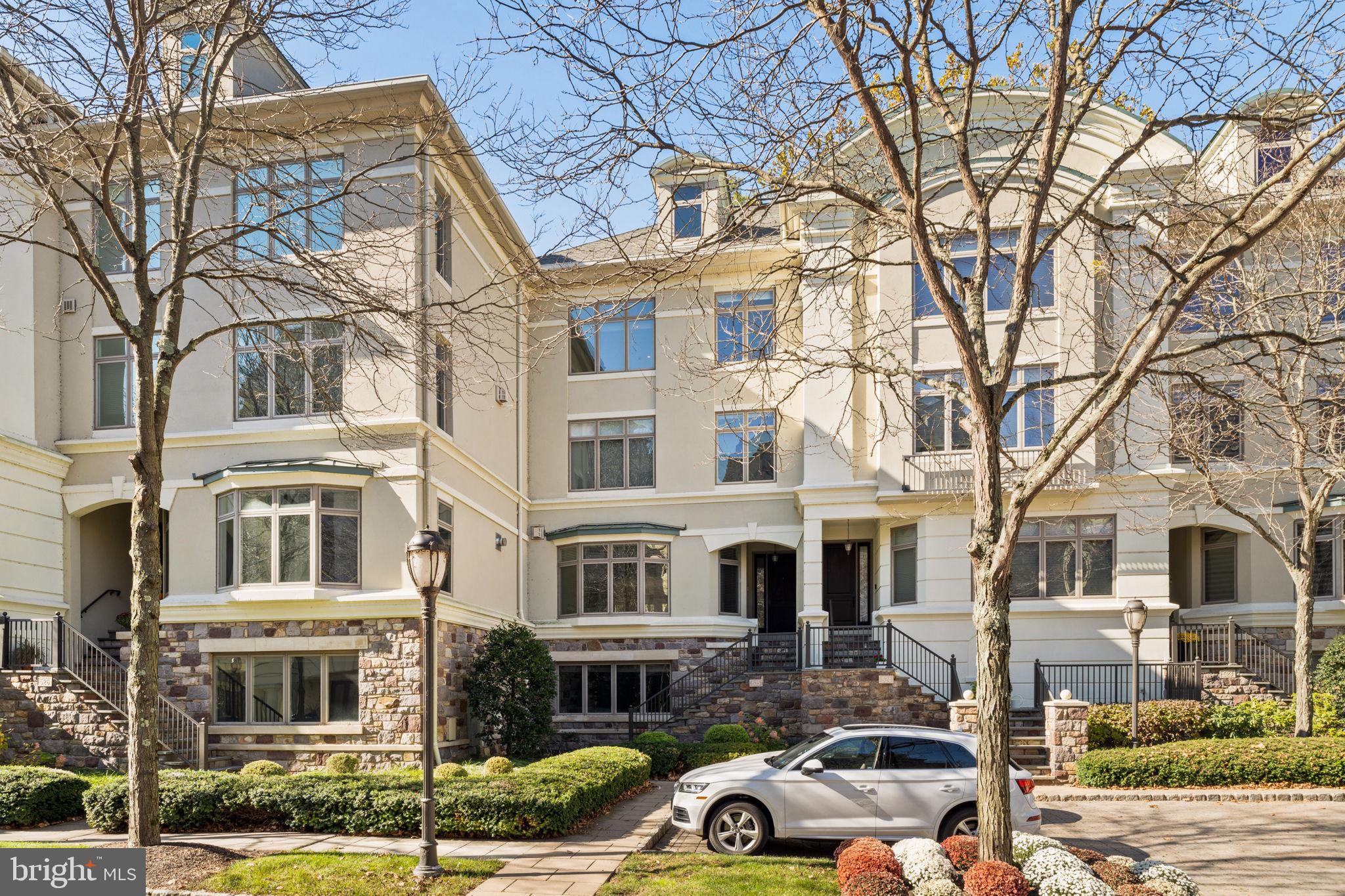 525 WATERVIEW PLACE