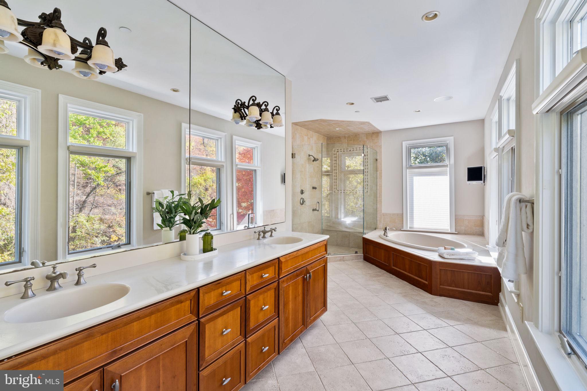 525 WATERVIEW PLACE