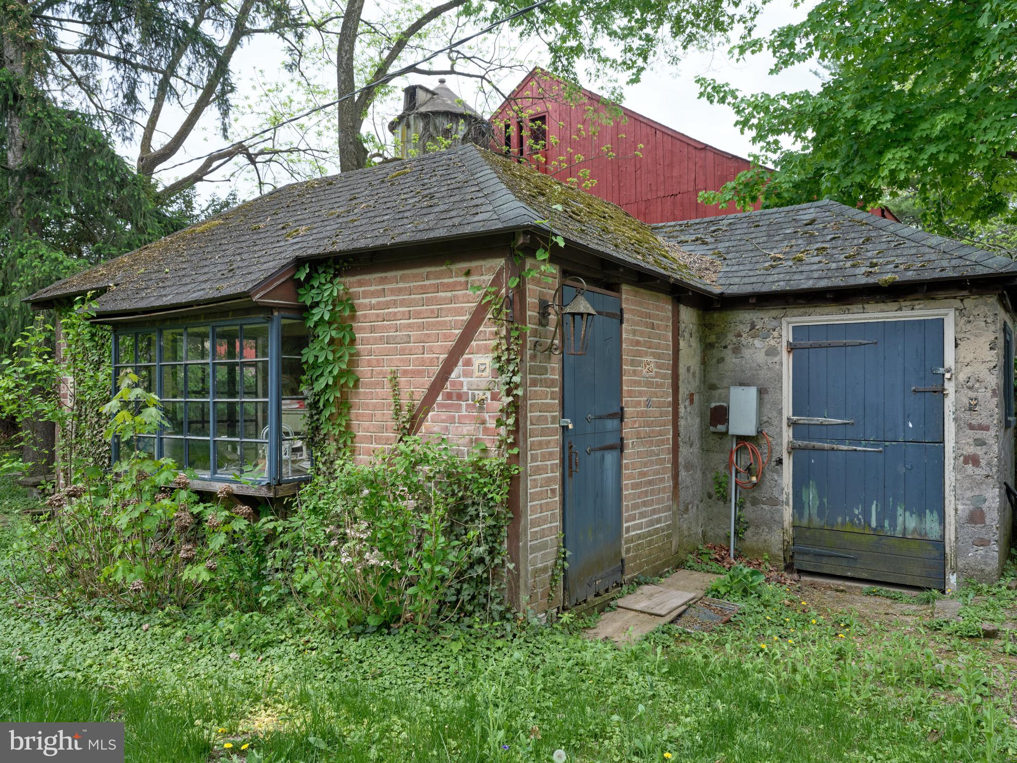 2610 RIVER ROAD