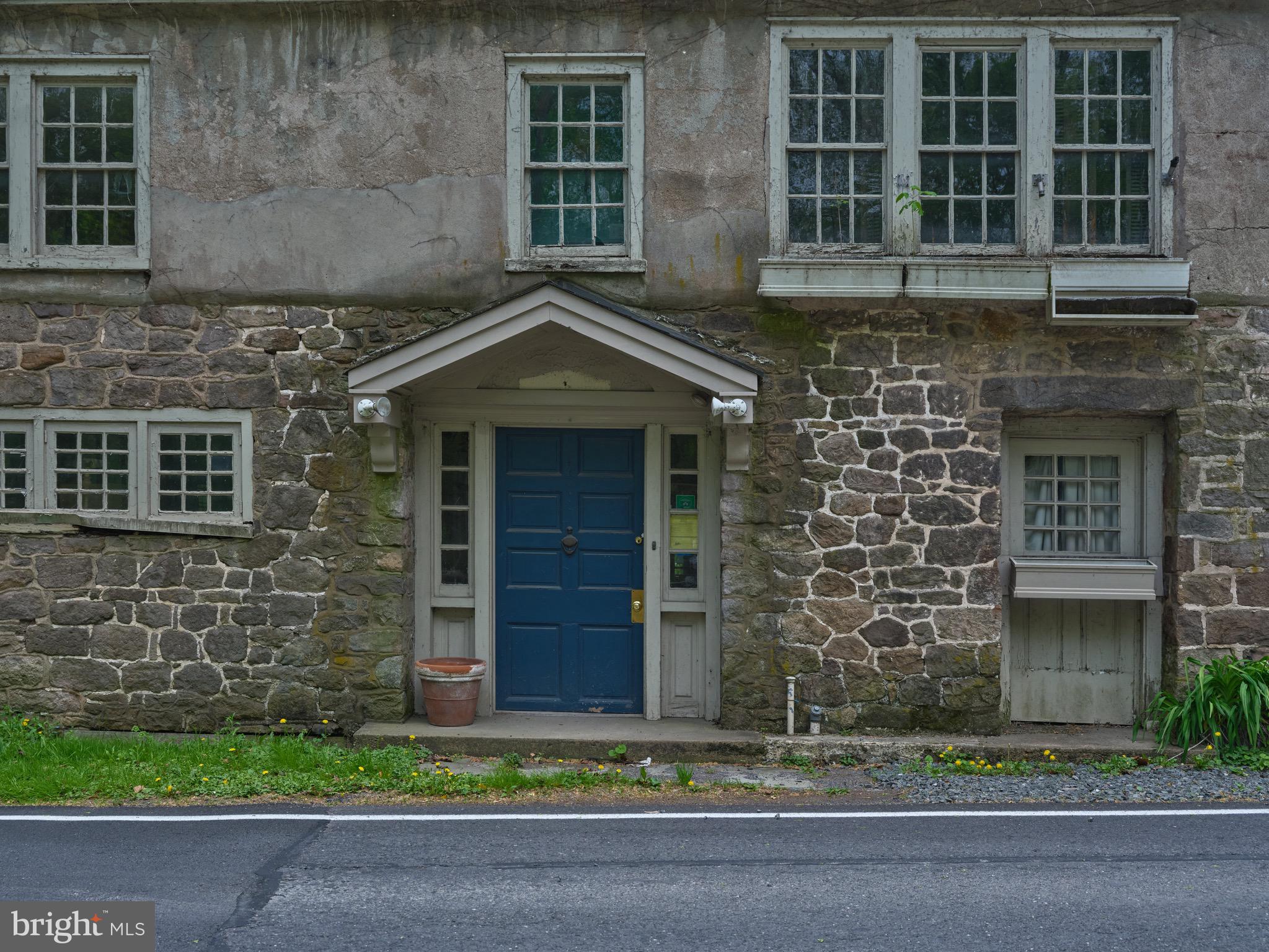 2590 RIVER ROAD