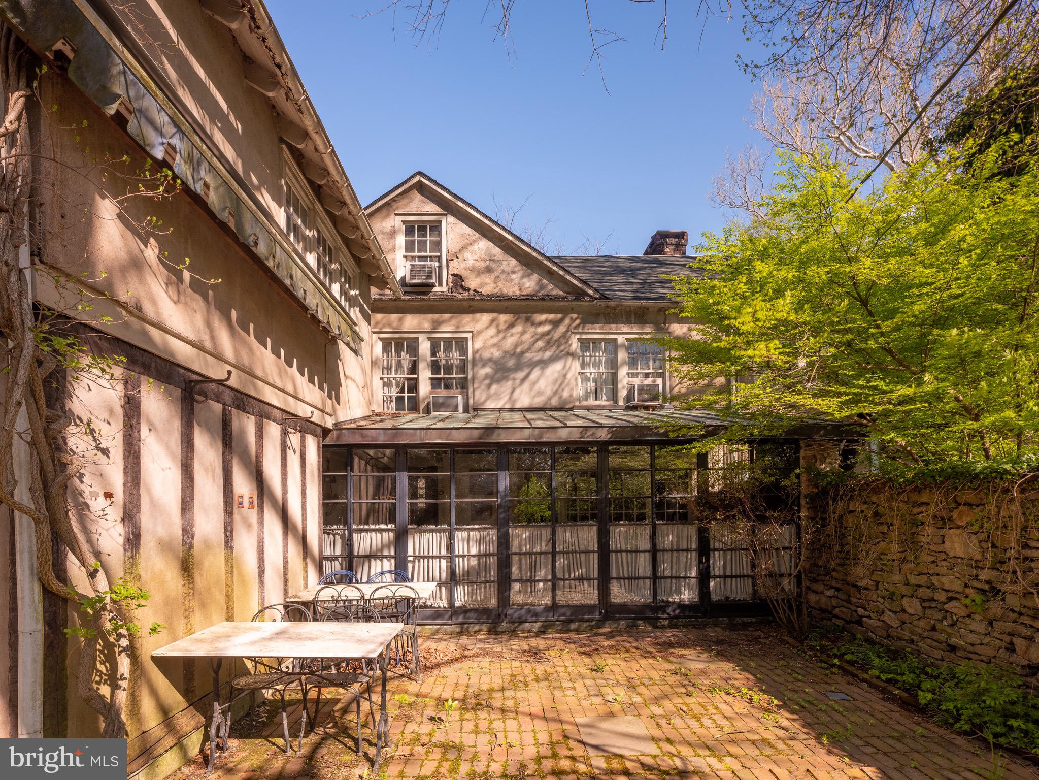 2590 RIVER ROAD