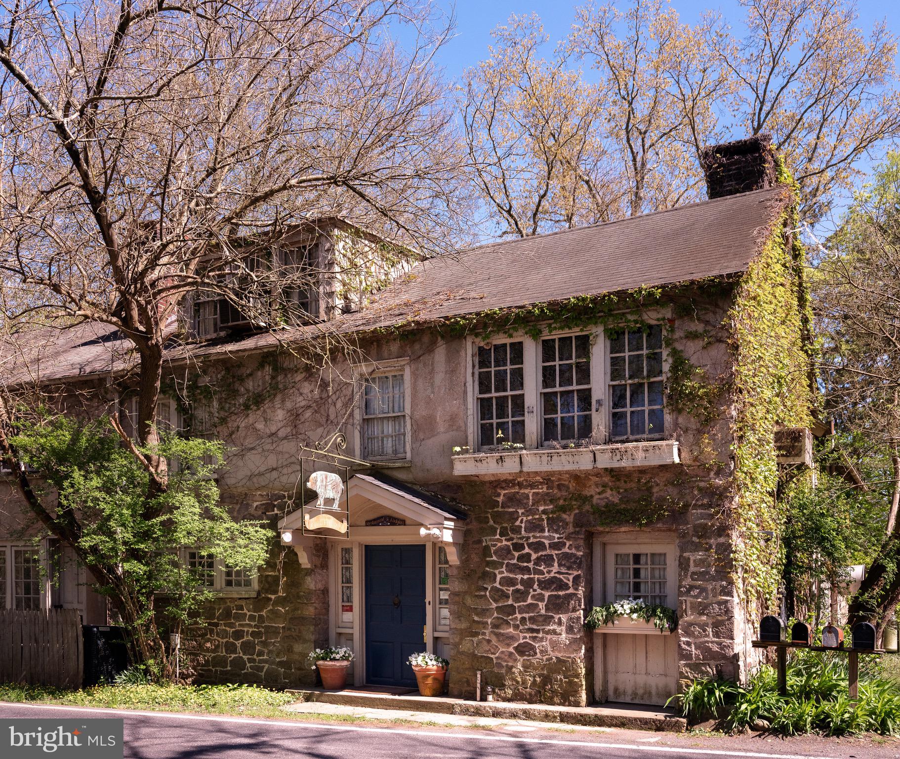 2590 RIVER ROAD